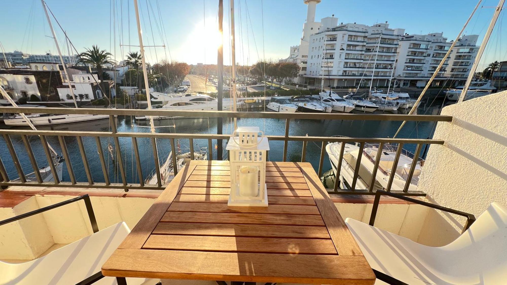 Estudio Frente Al Canal Con Terraza Empuriabrava