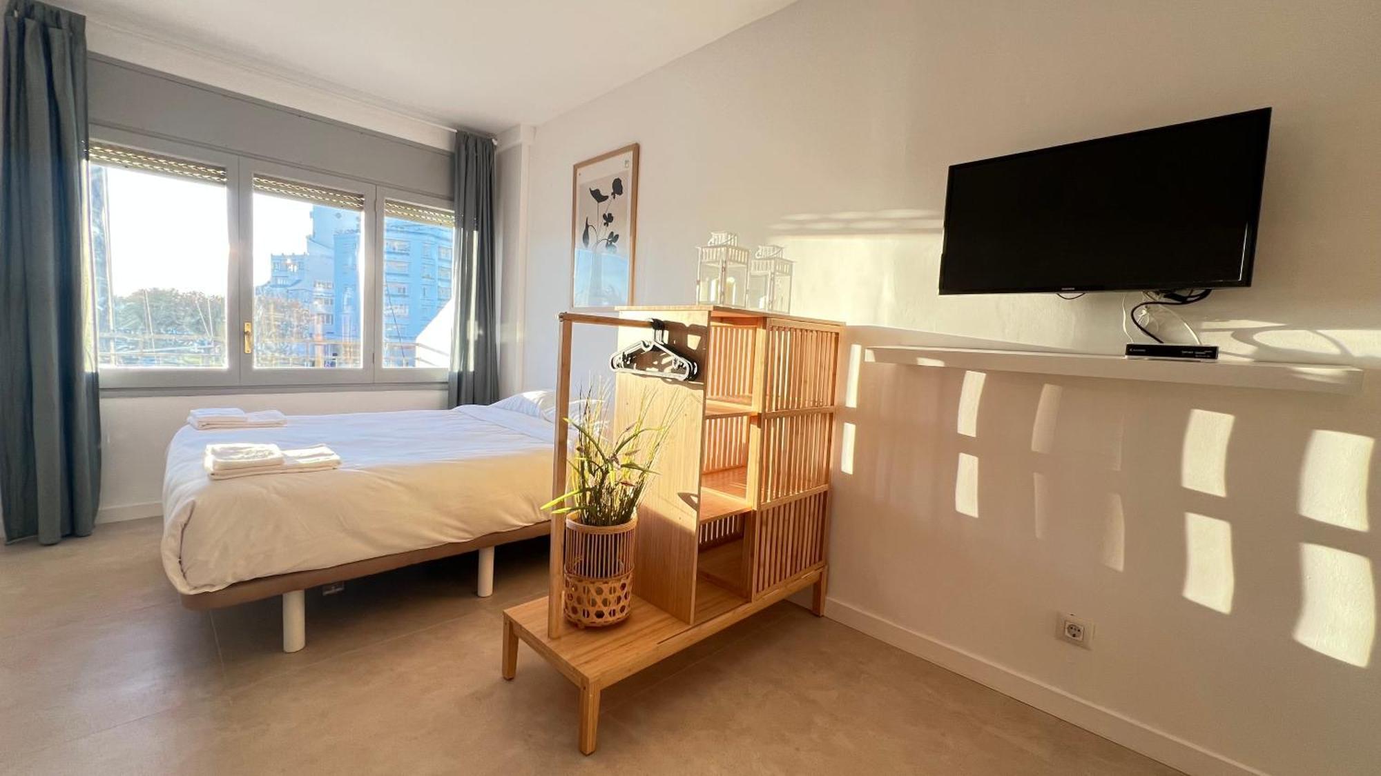 Estudio Frente Al Canal Con Terraza * Empuriabrava