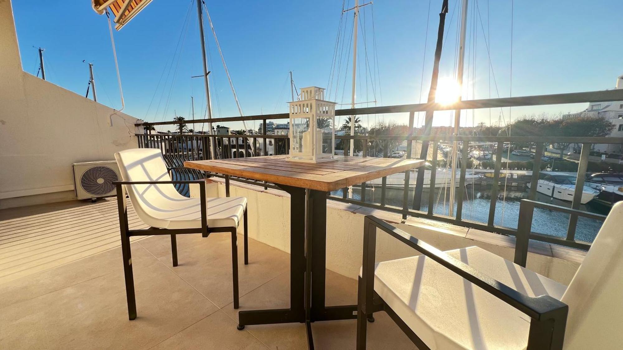 Estudio Frente Al Canal Con Terraza * Empuriabrava