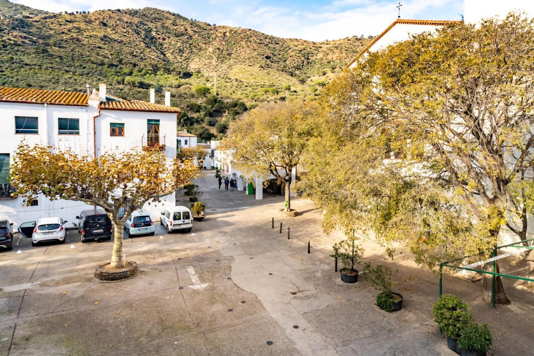 151 En Pueblo Encantador