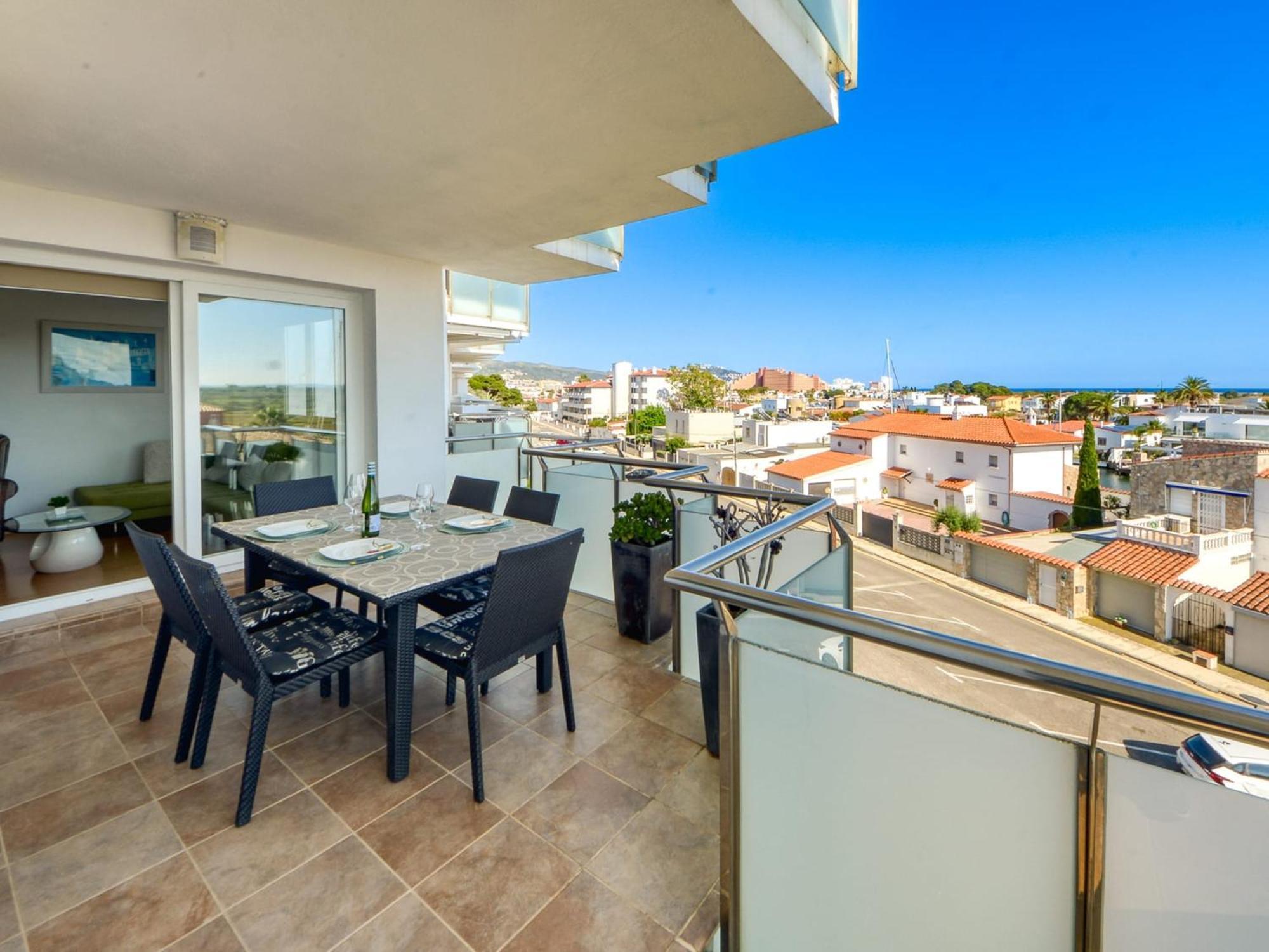 With Scenic View Apartamento Ampuriabrava