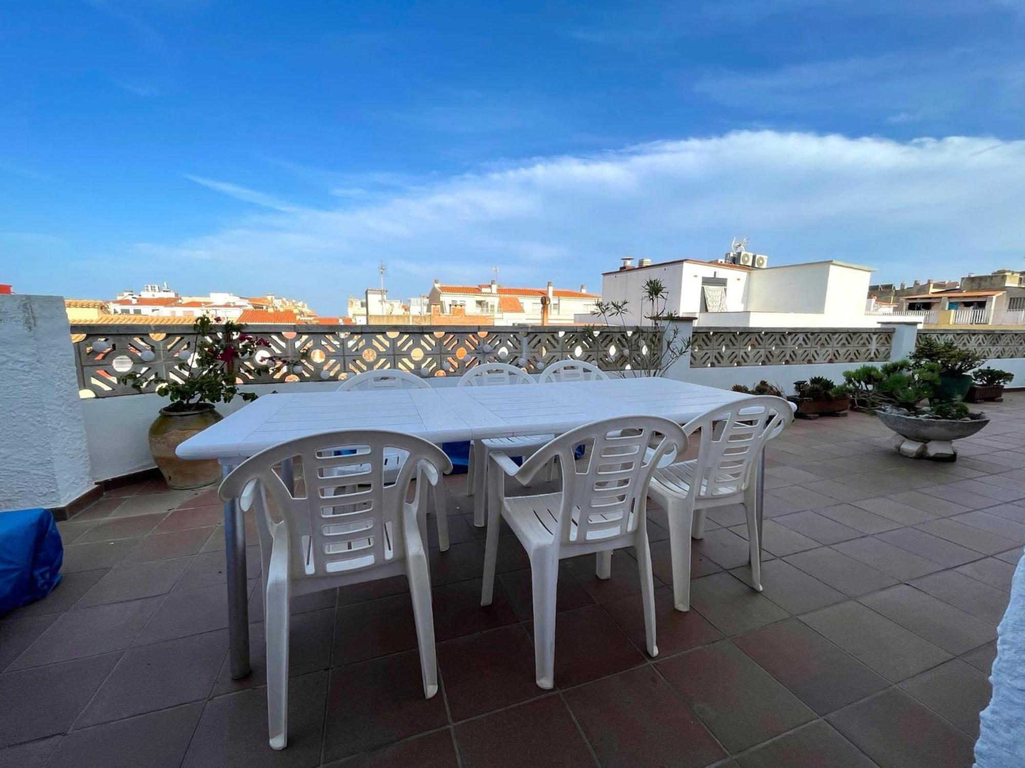 The In Has 4 Bedrooms * L' Escala