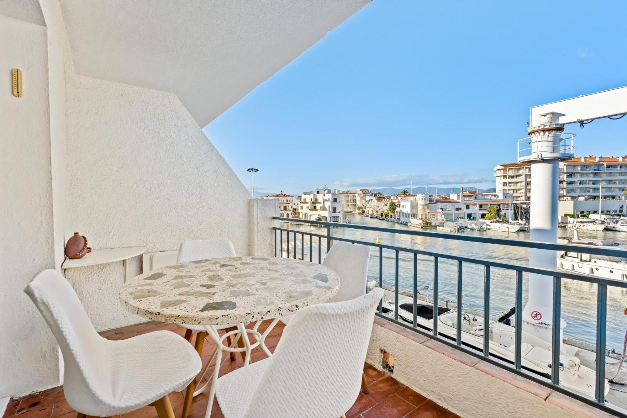 Apartamento Con Terraza Frente Al Canal