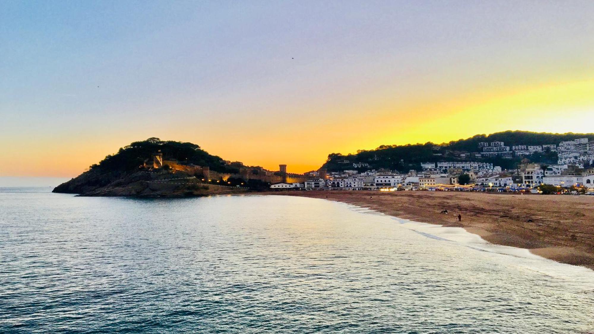 Apartamento ⭑ Sea Views + Private Beach. What Else? ⭑