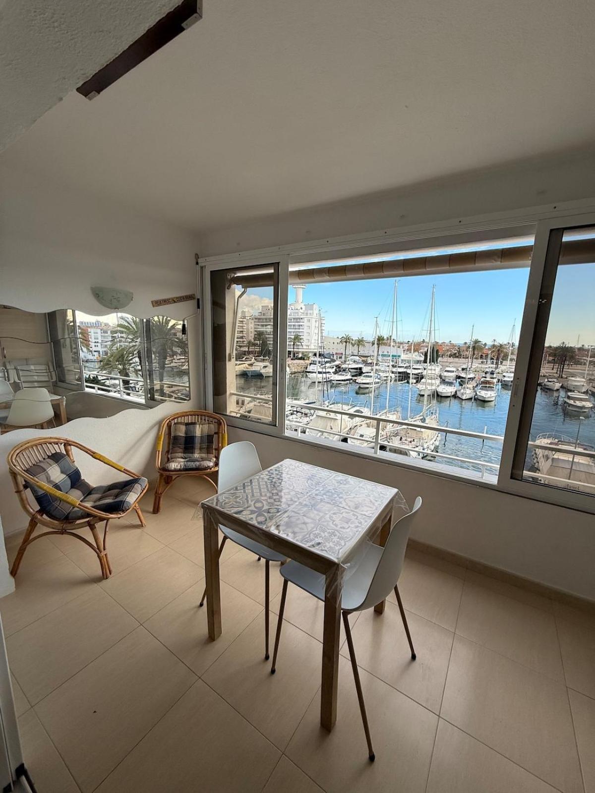 Apartamento Awaydays - Pg 3-3 - Al Canal Con Wi-fi Ampuriabrava