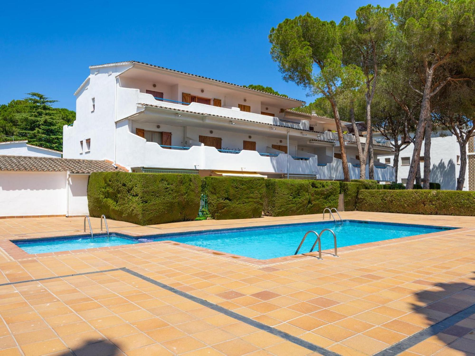 Apartamento Familiar Con Piscina, Terraza Y Wifi, A 450m De La Playa De Riells, - Es-325-20