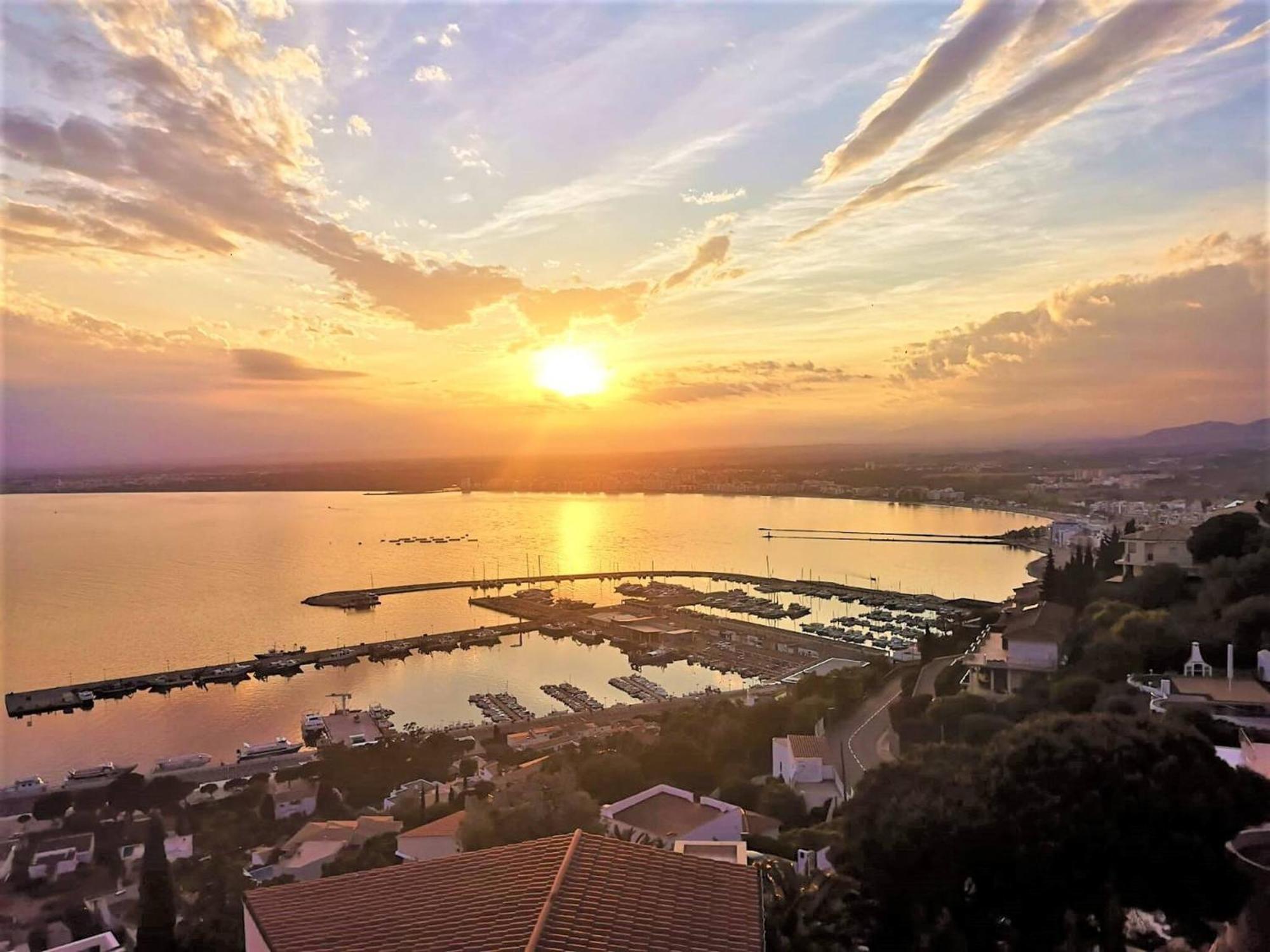 Precioso Piso Con Vistas Espectaculares Del Mar Apartment Roses