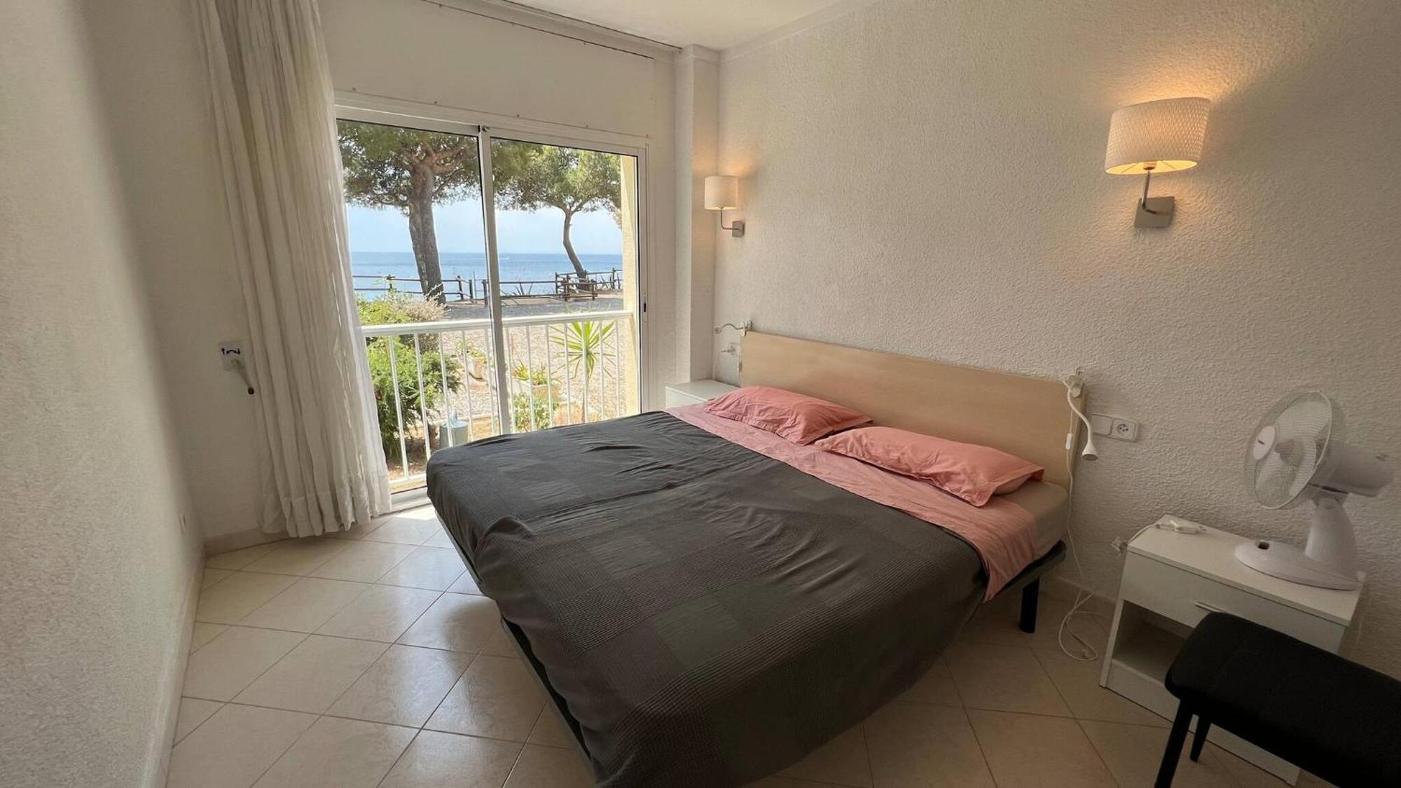 Apartamento En Primera Linea Con Acceso Directo A La Playa En La Almadrava Rosas