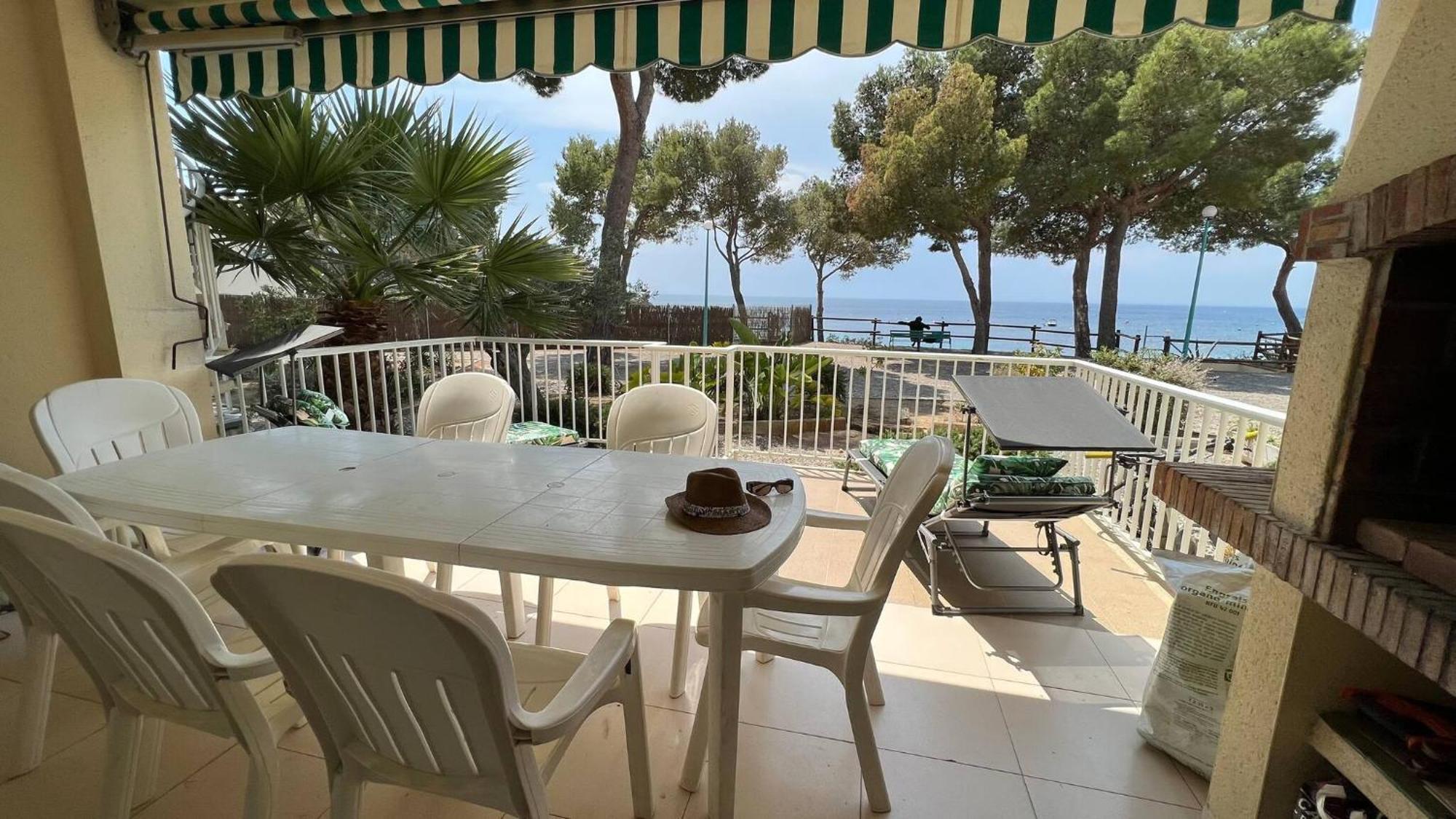 En Primera Linea Con Acceso Directo A La Playa En La Almadrava Apartamento Rosas