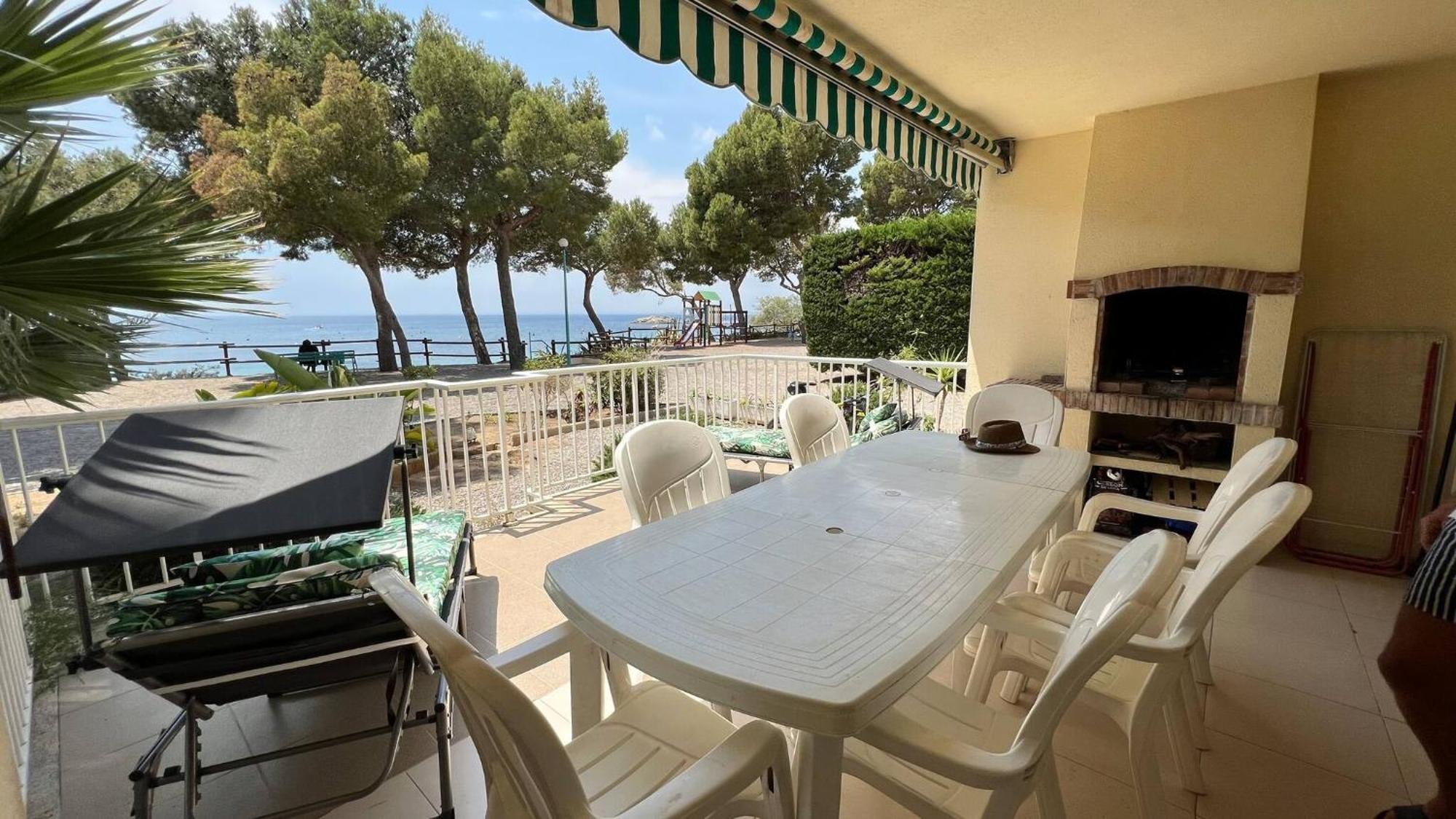 Apartamento En Primera Linea Con Acceso Directo A La Playa En La Almadrava *