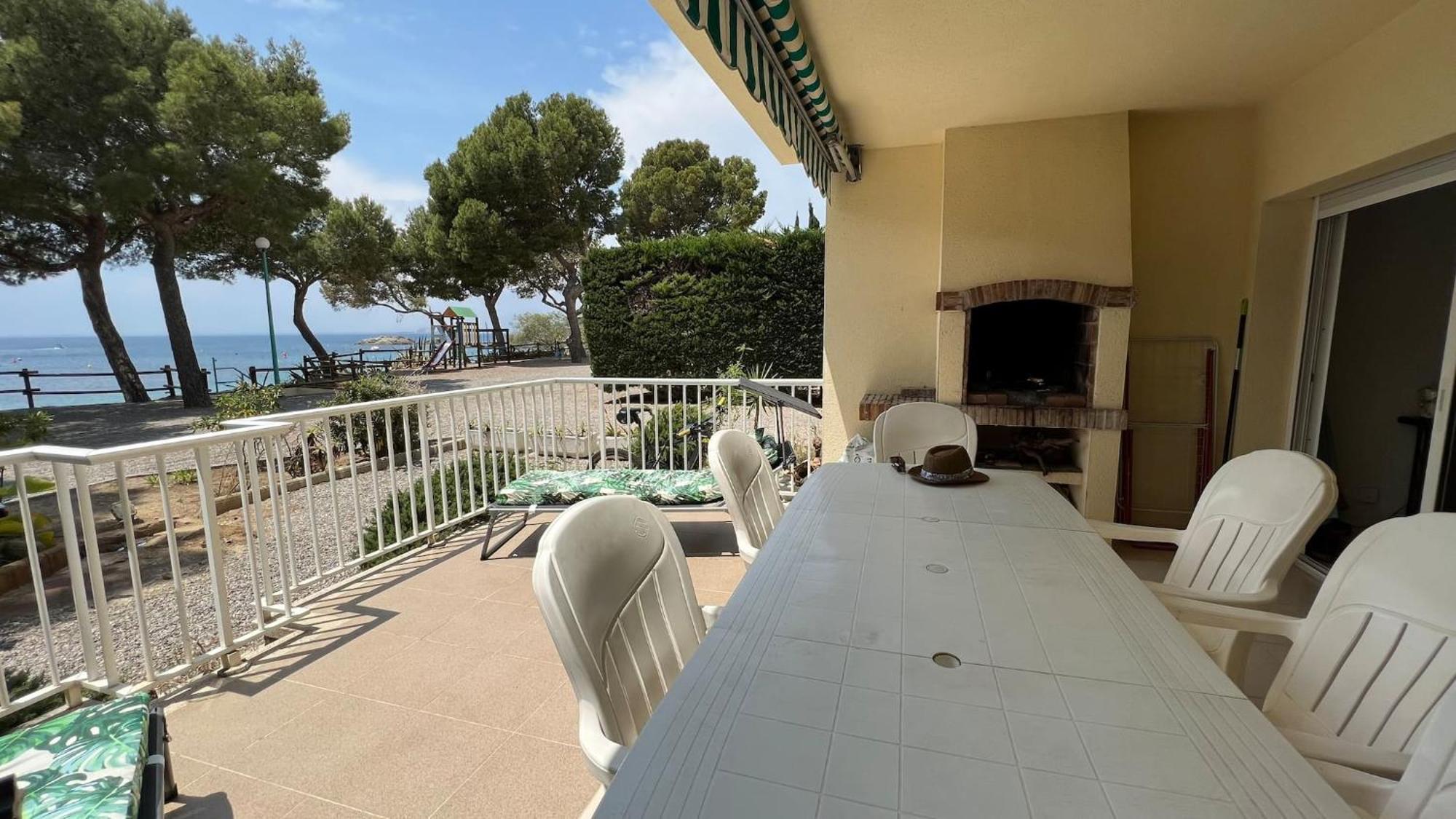 Apartamento En Primera Linea Con Acceso Directo A La Playa En La Almadrava *