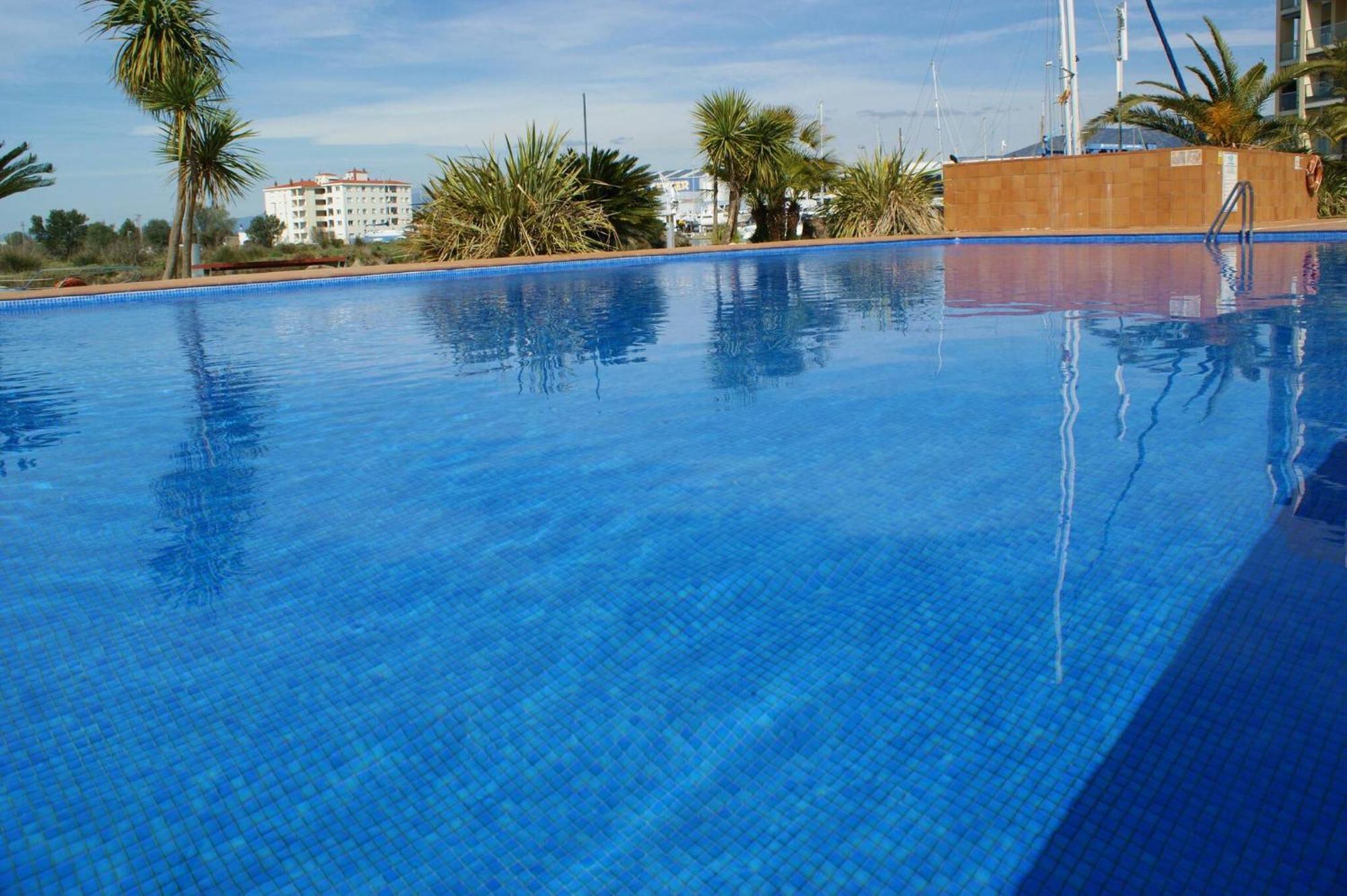 Precioso Piso Con Vista Al Canal Y Piscina En Roses