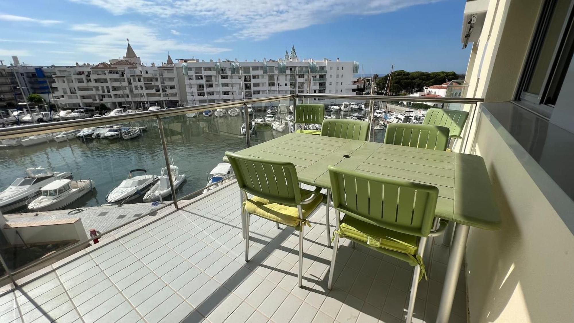 Precioso Piso Con Vista Al Canal Y Piscina En *