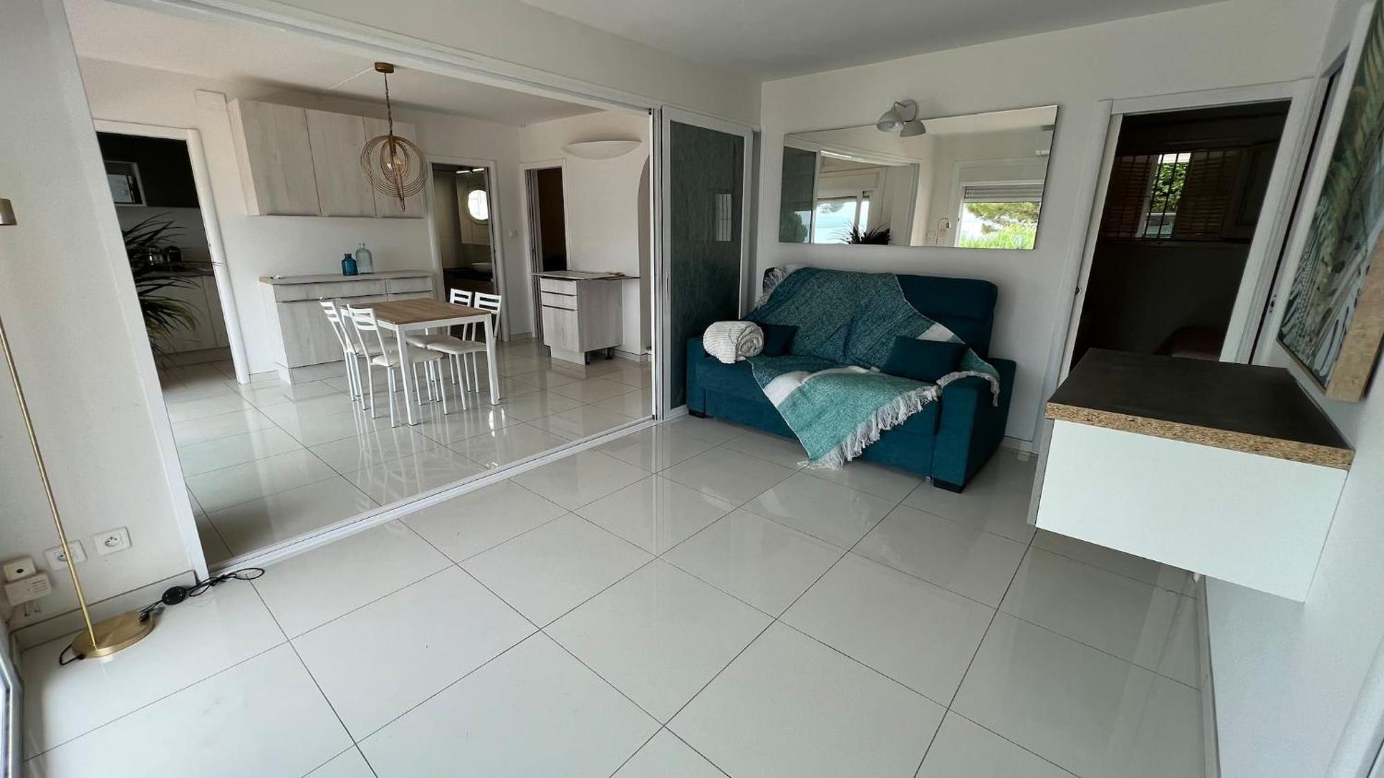 Precioso Moderno En Primera Linea Del Mar Roses