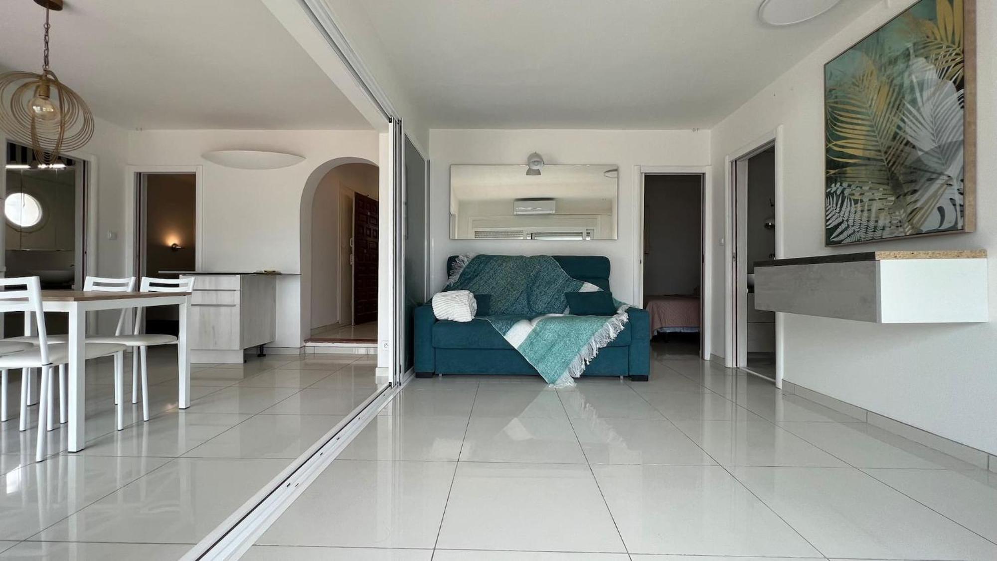 Precioso Moderno En Primera Linea Del Mar Apartment