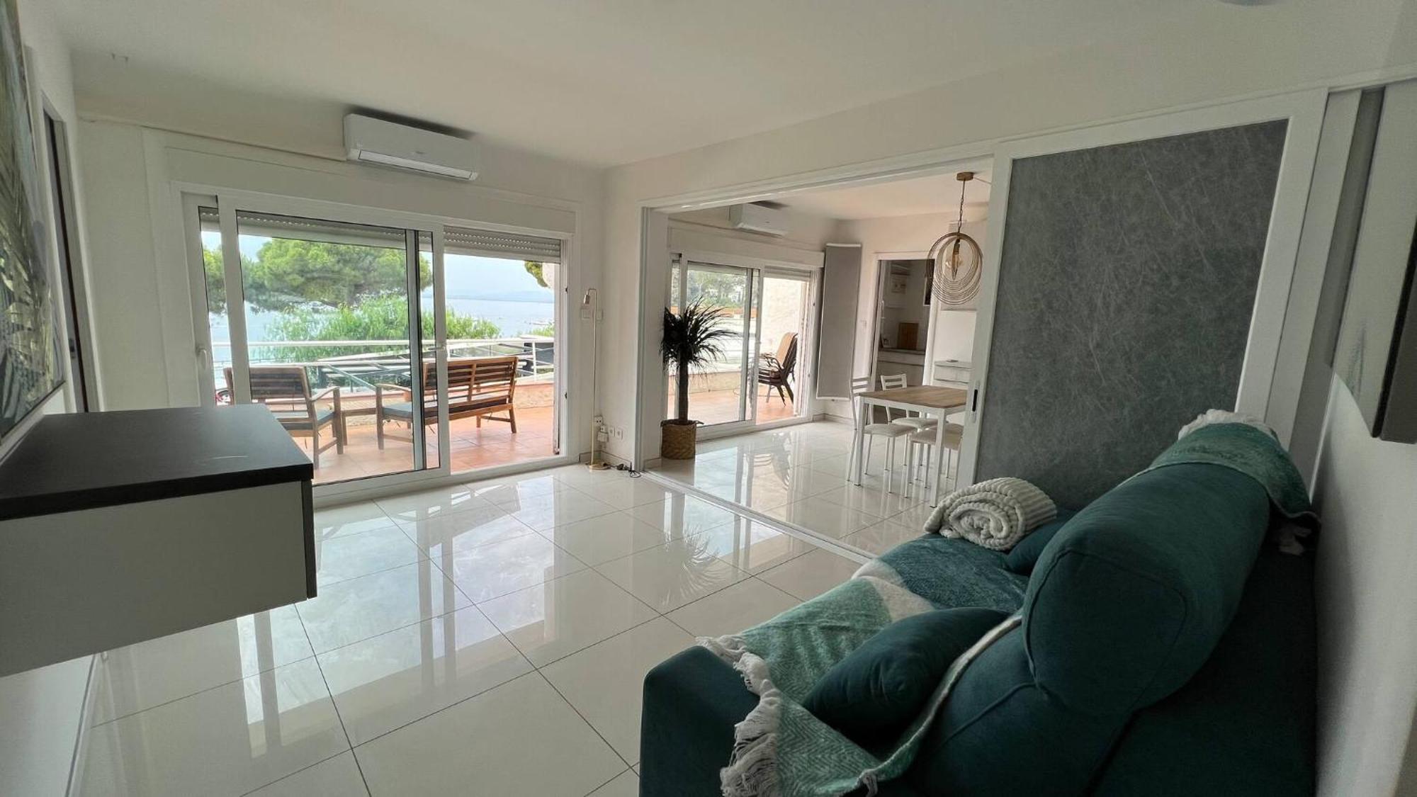 Precioso Moderno En Primera Linea Del Mar * Roses