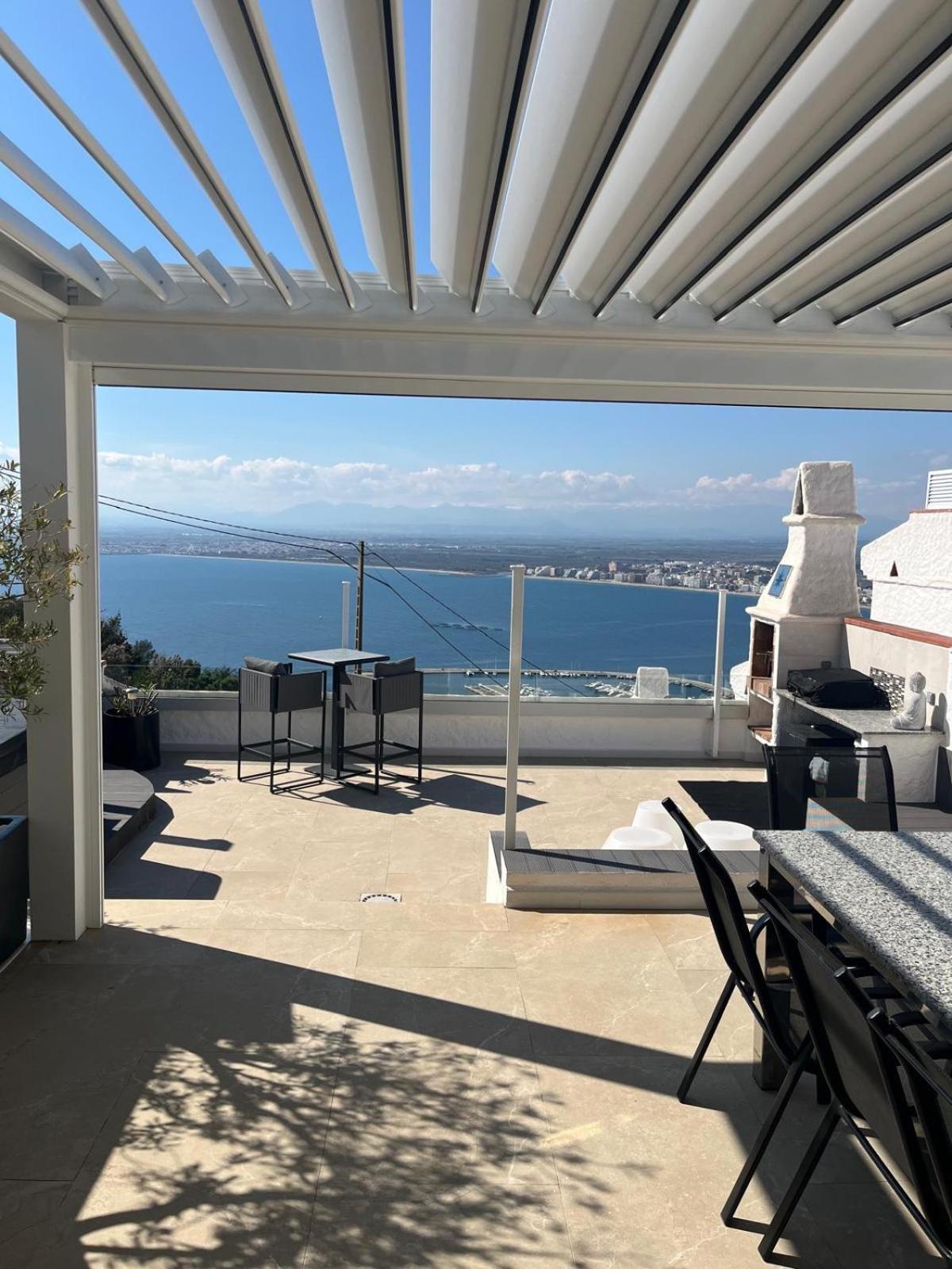 Duplex Avec Terrasse Magnifique Jacuzzi Vue * Roses