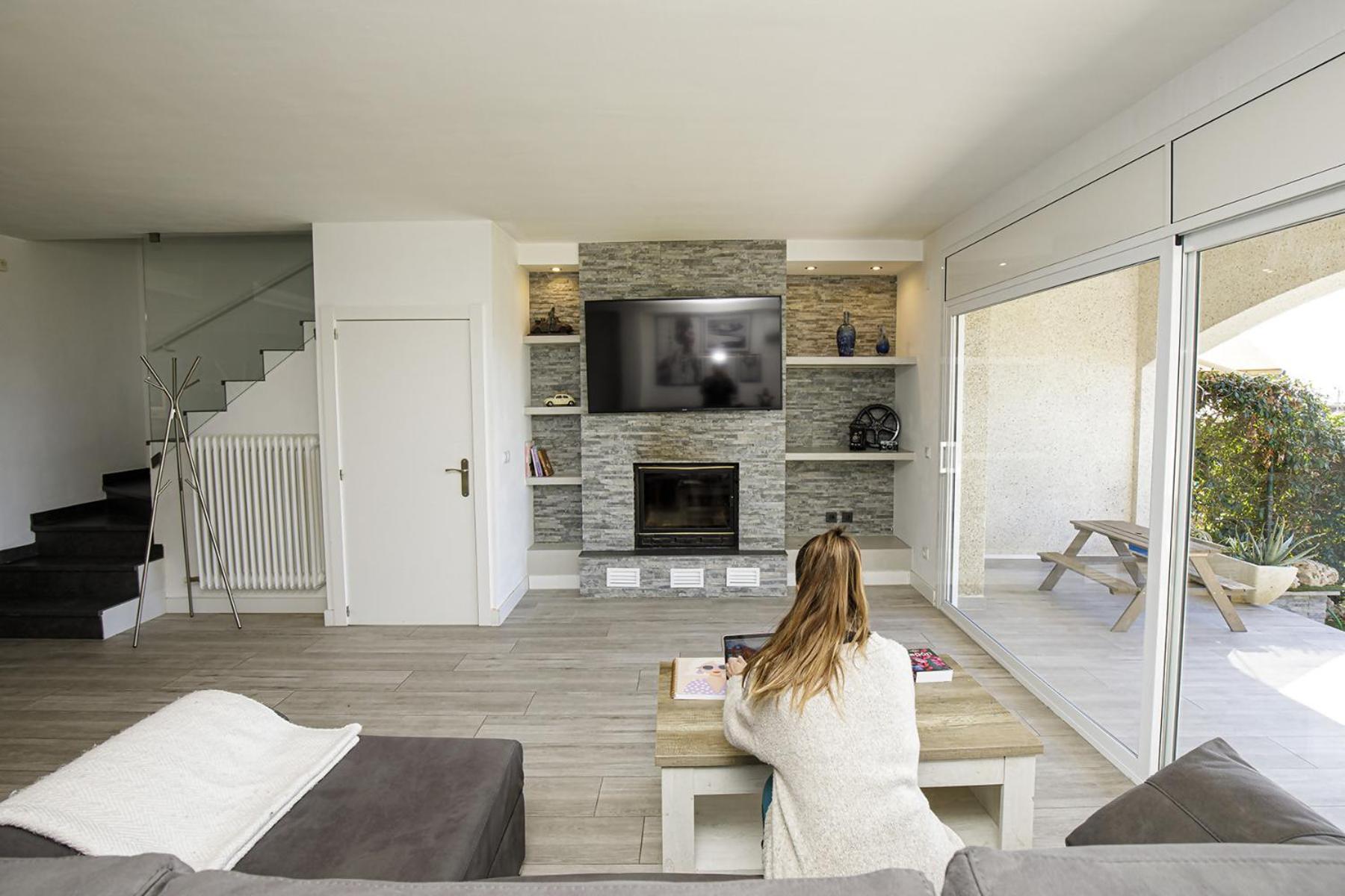 Chalet Casa Con Bonitas Vistas En Montjuic Girona