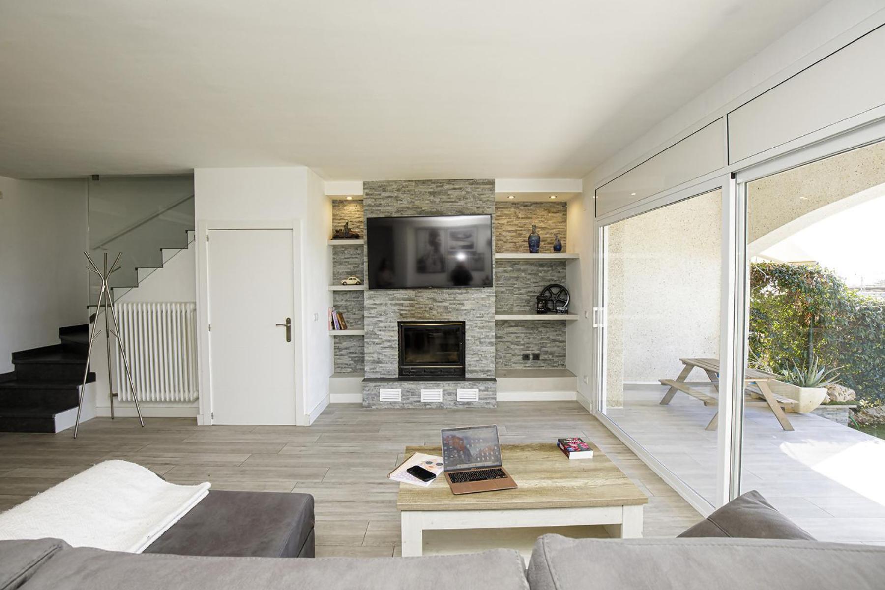 Casa Con Bonitas Vistas En Montjuic * Girona