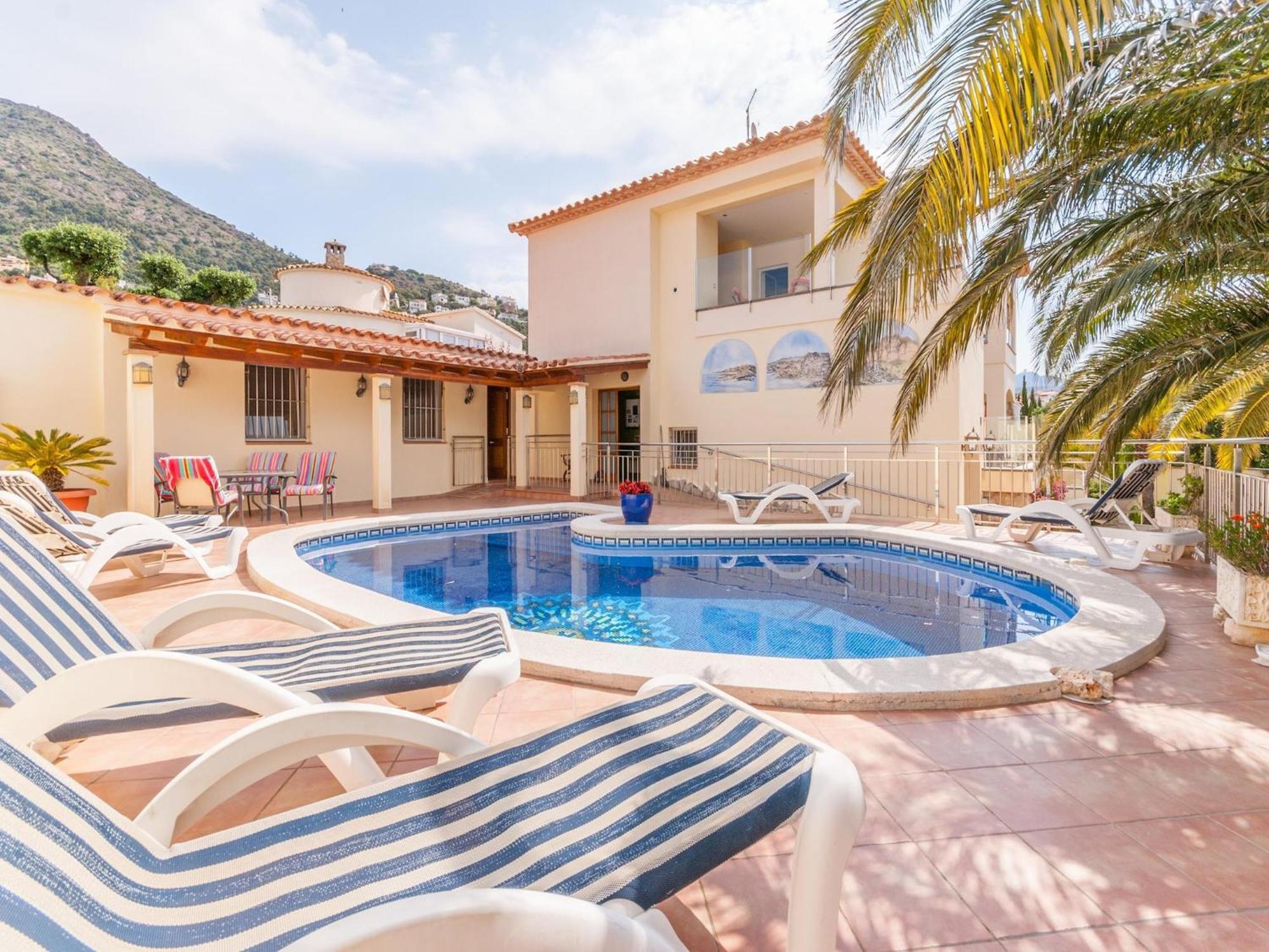 Modern In With Swimming Pool Rosas