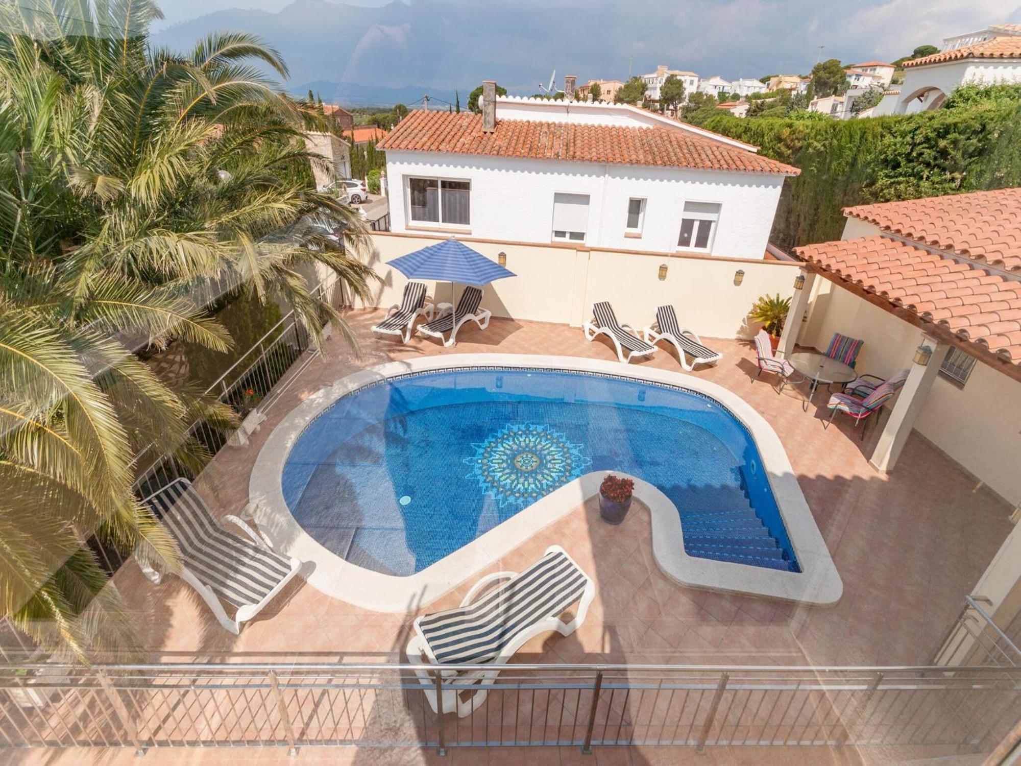 Modern In With Swimming Pool Rosas