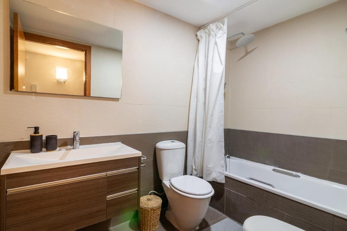 Piso Con Piscina En El Centro De Apartamento