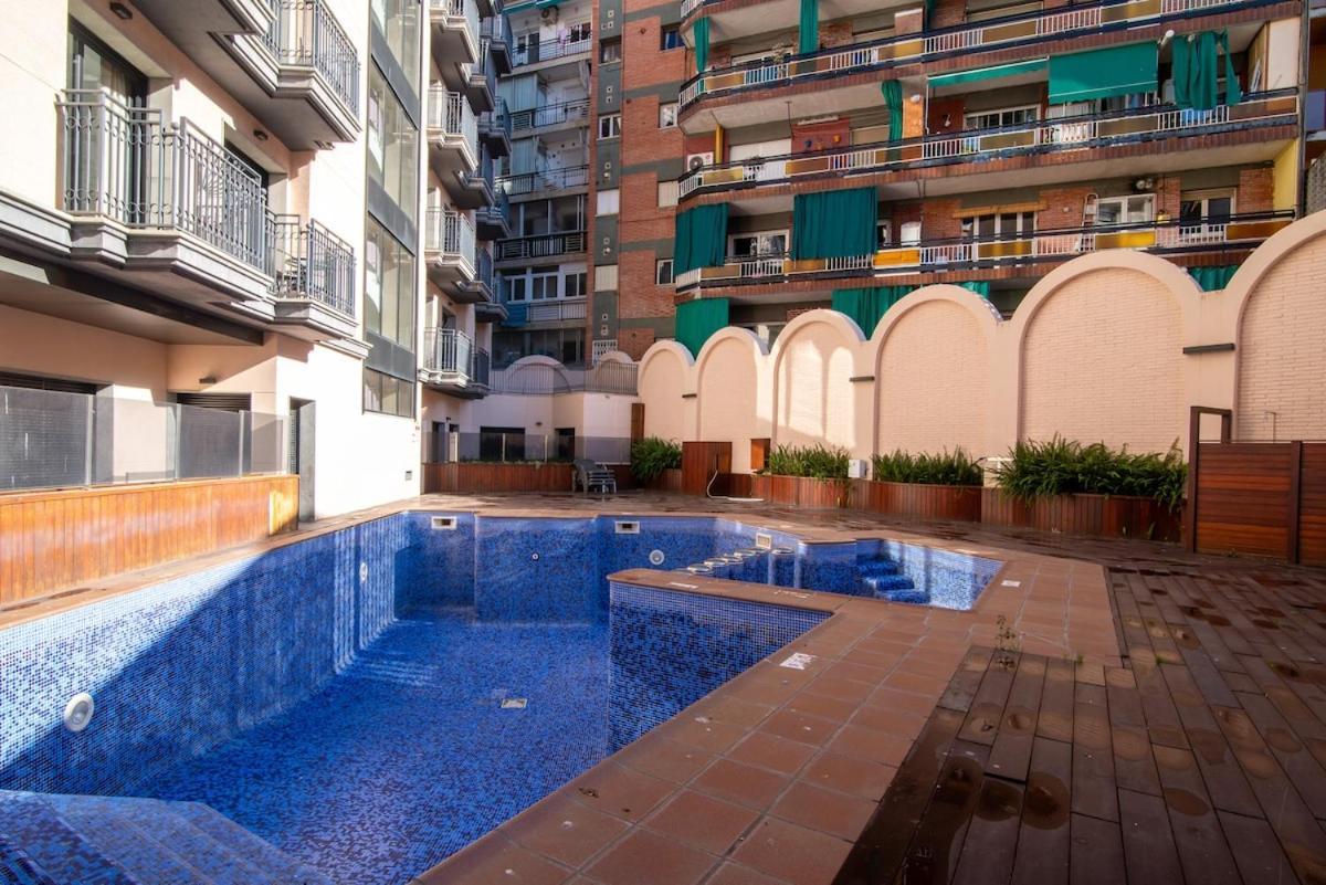 Piso Con Piscina En El Centro De Apartamento *