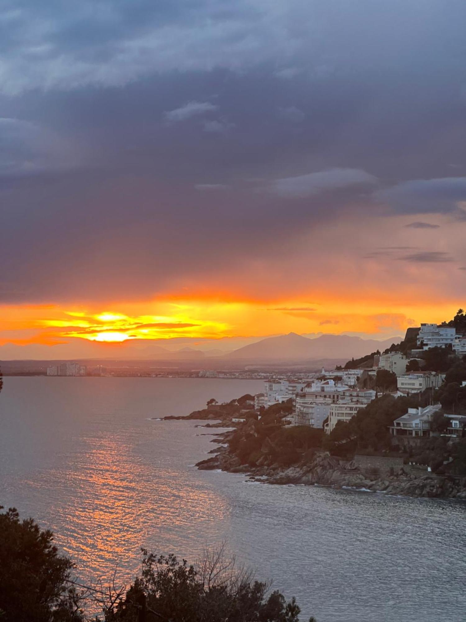 Castell Blau Apartamento *