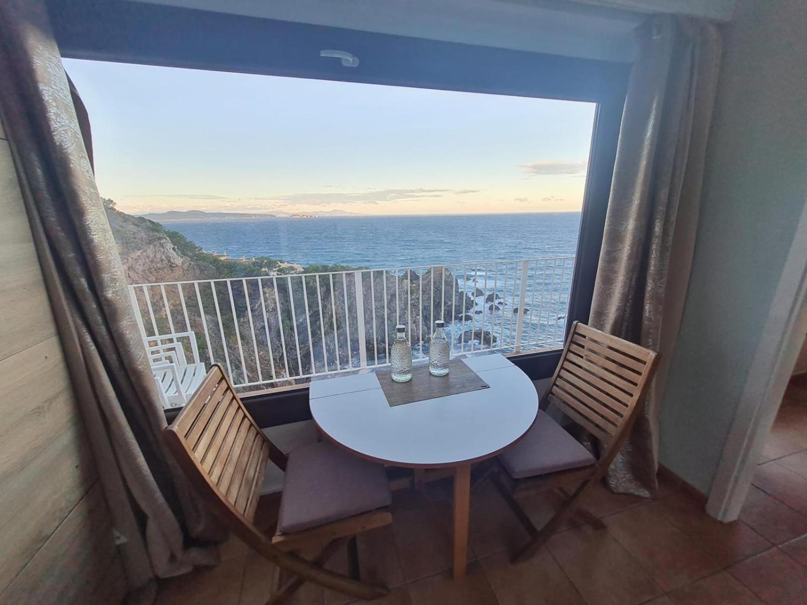 Cap Sa Sal 74 Con Terraza Literalmente Sobre El Mar