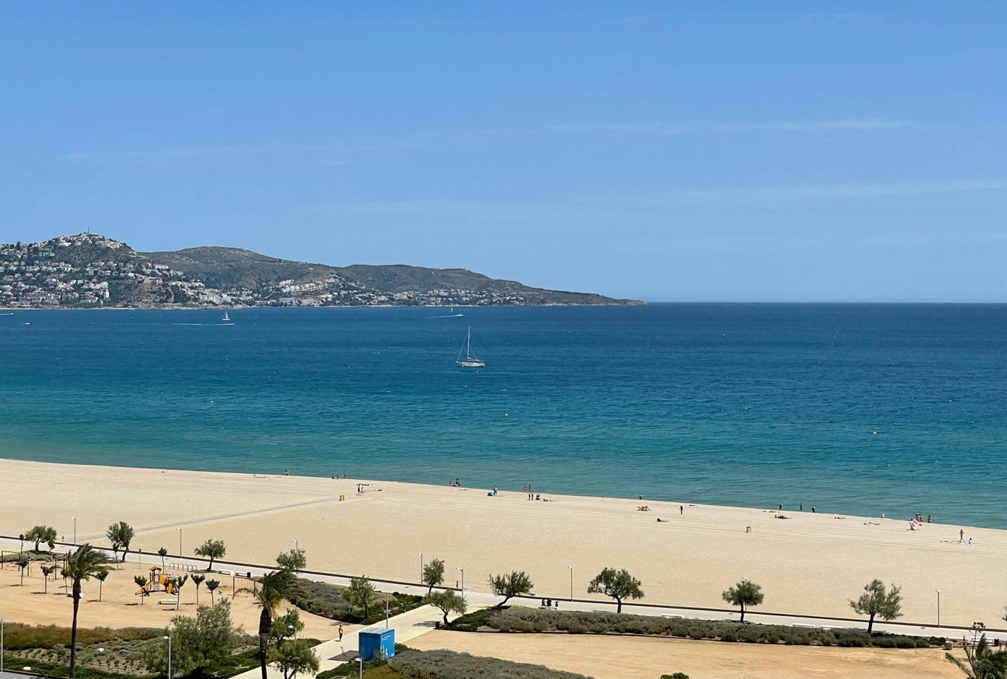 Seafront With Air Conditioner Ampuriabrava