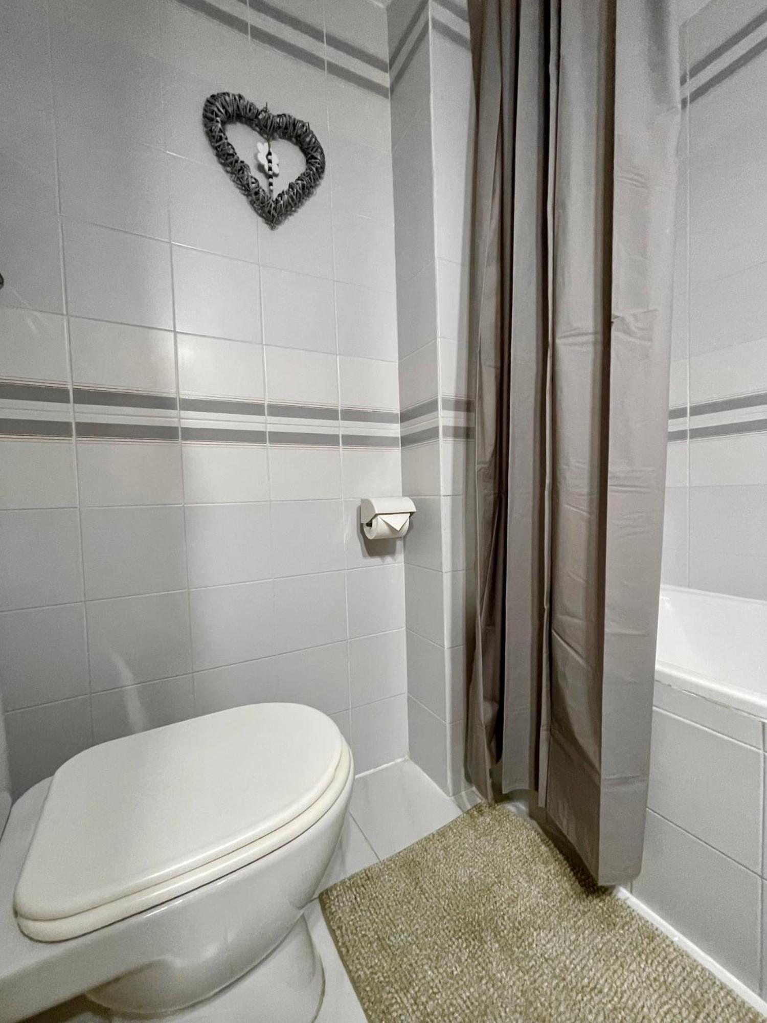 Seafront With Air Conditioner Apartamento Ampuriabrava