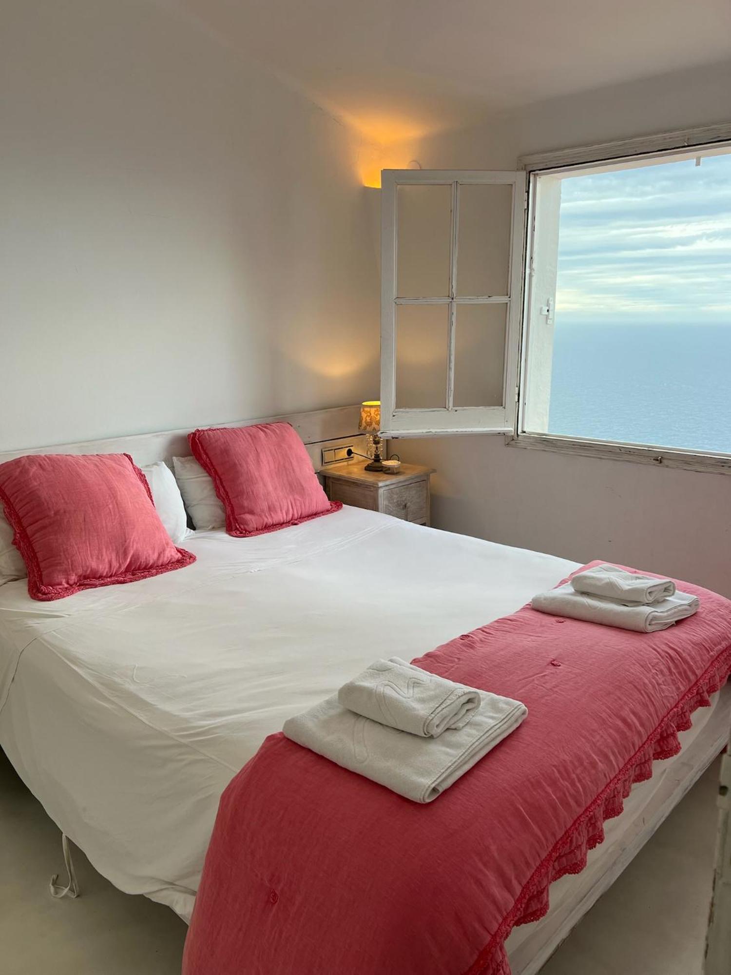 Casa Blanca De Con Vistas Al Mar Y Piscina Сasa de vacaciones Begur