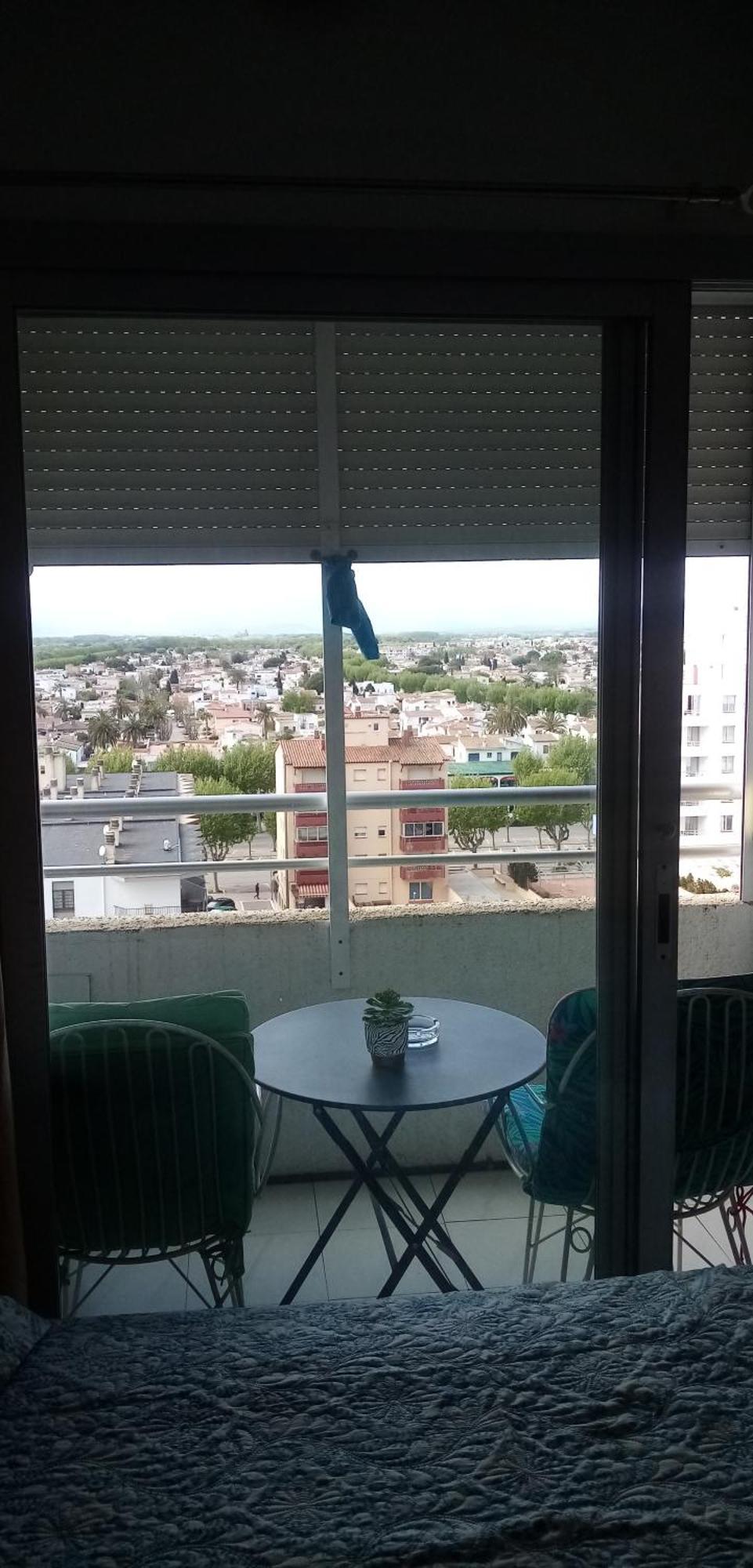A Perte De Vue Linge De Maison Fournie Apartment