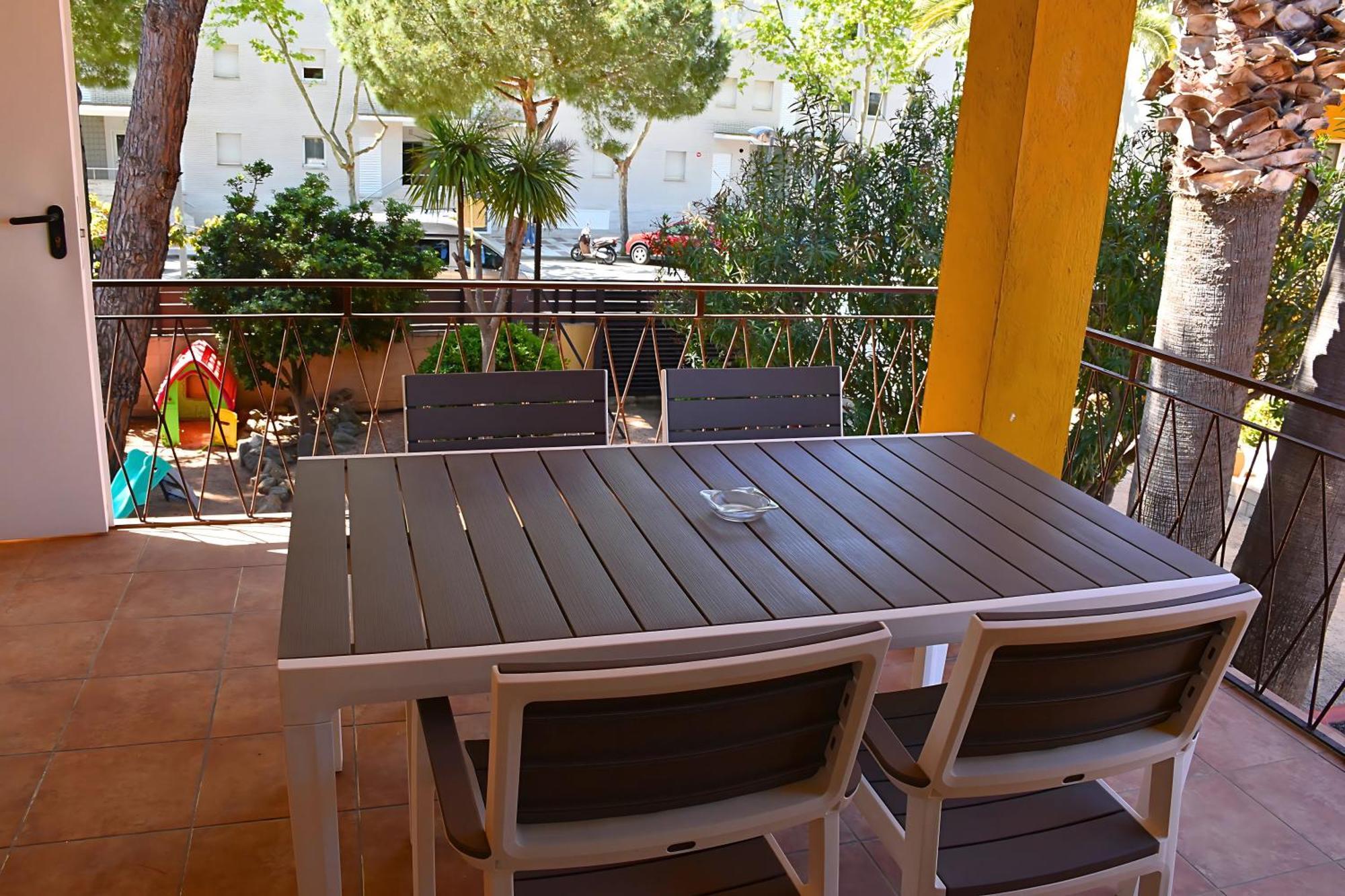 Les Palmeres Apartment *