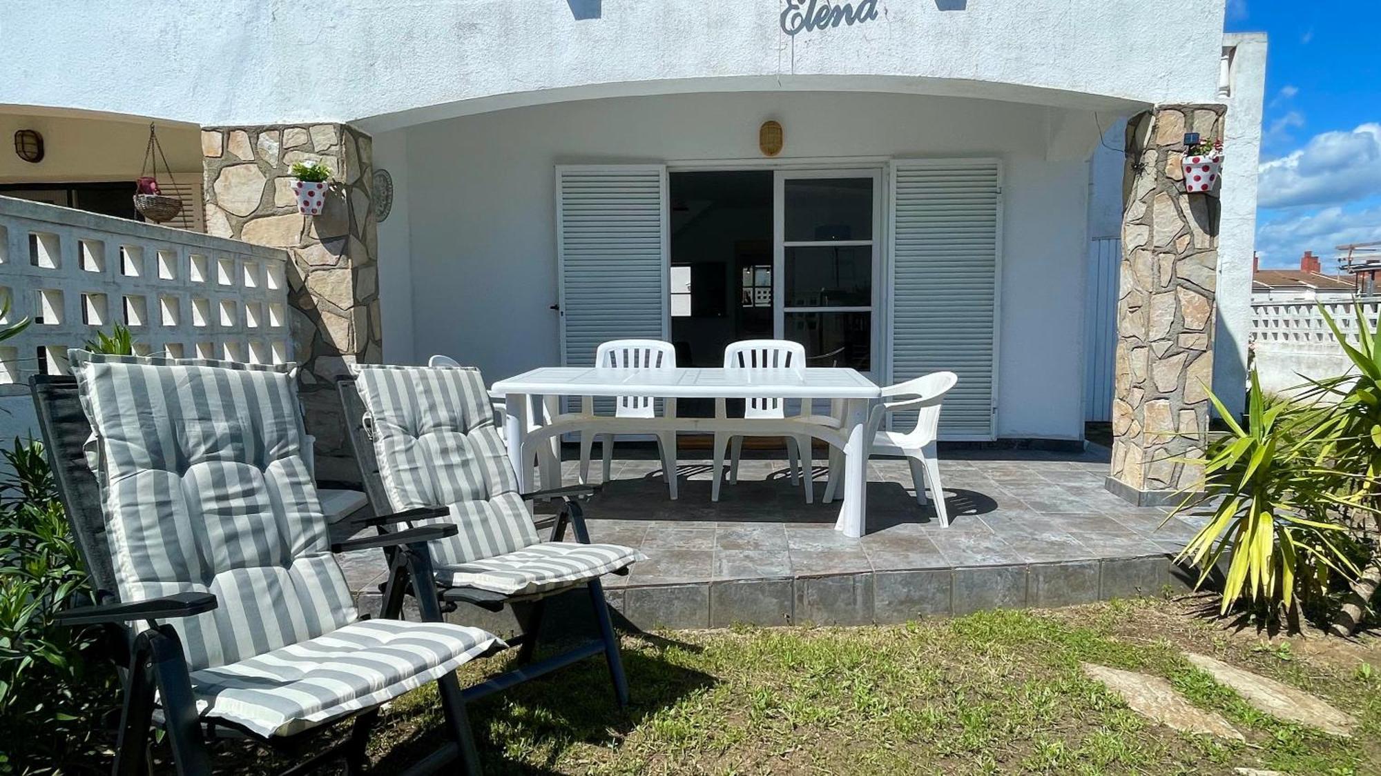 Сasa de vacaciones La Vinya 02 *
