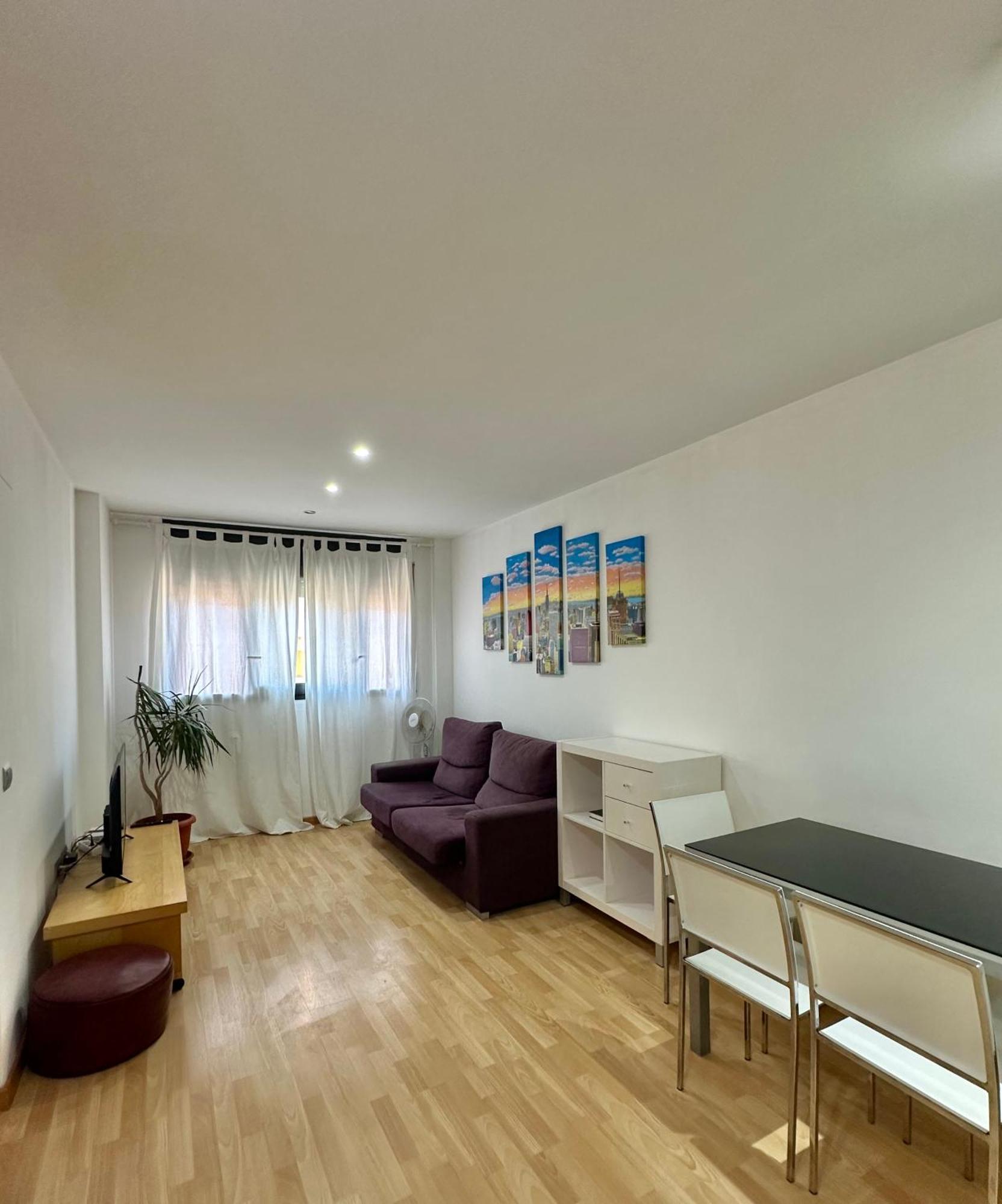In With 2 Bedrooms *