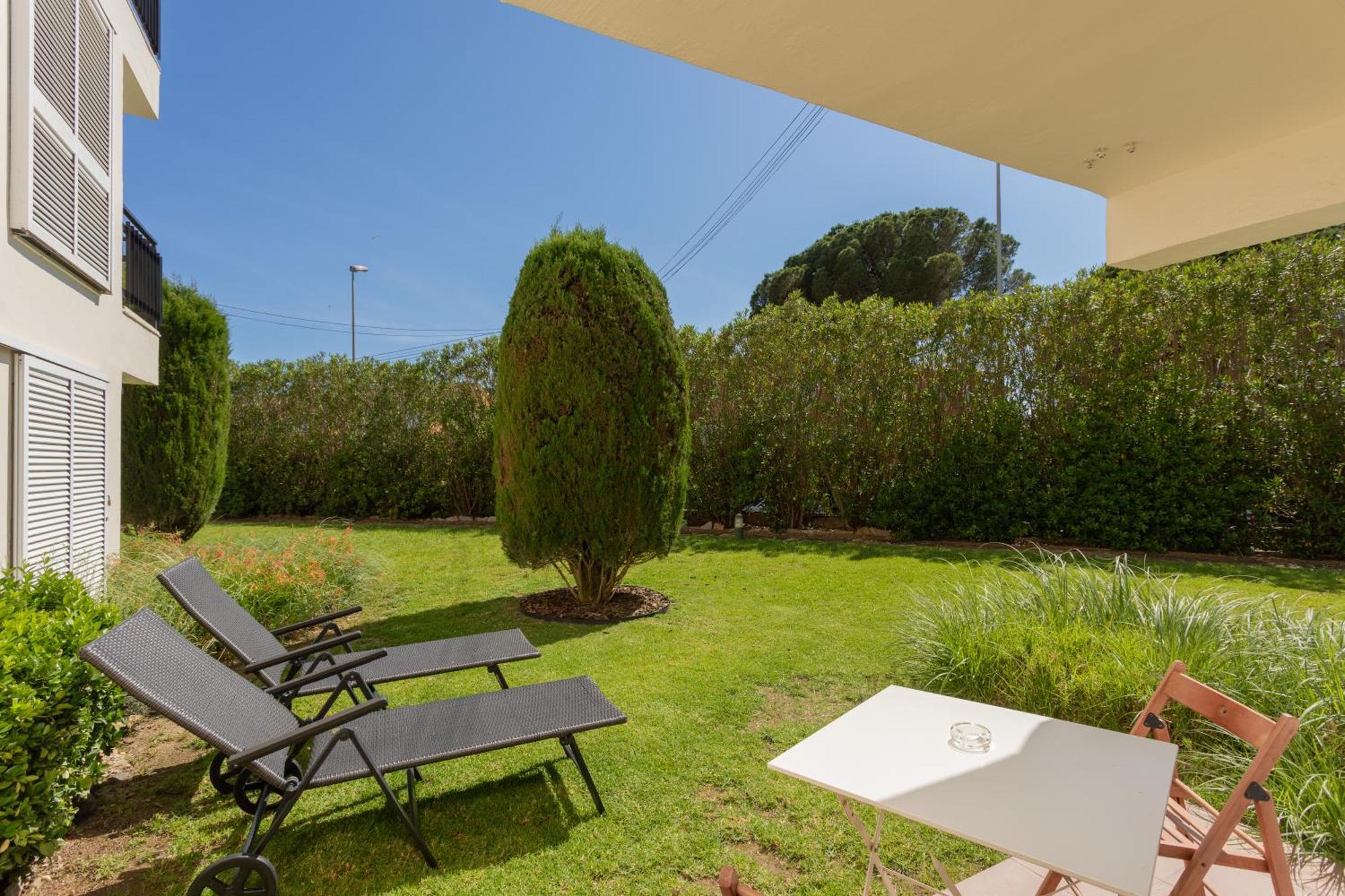 Amb Piscina I Aparcament - Baixos Amb Jardinet *