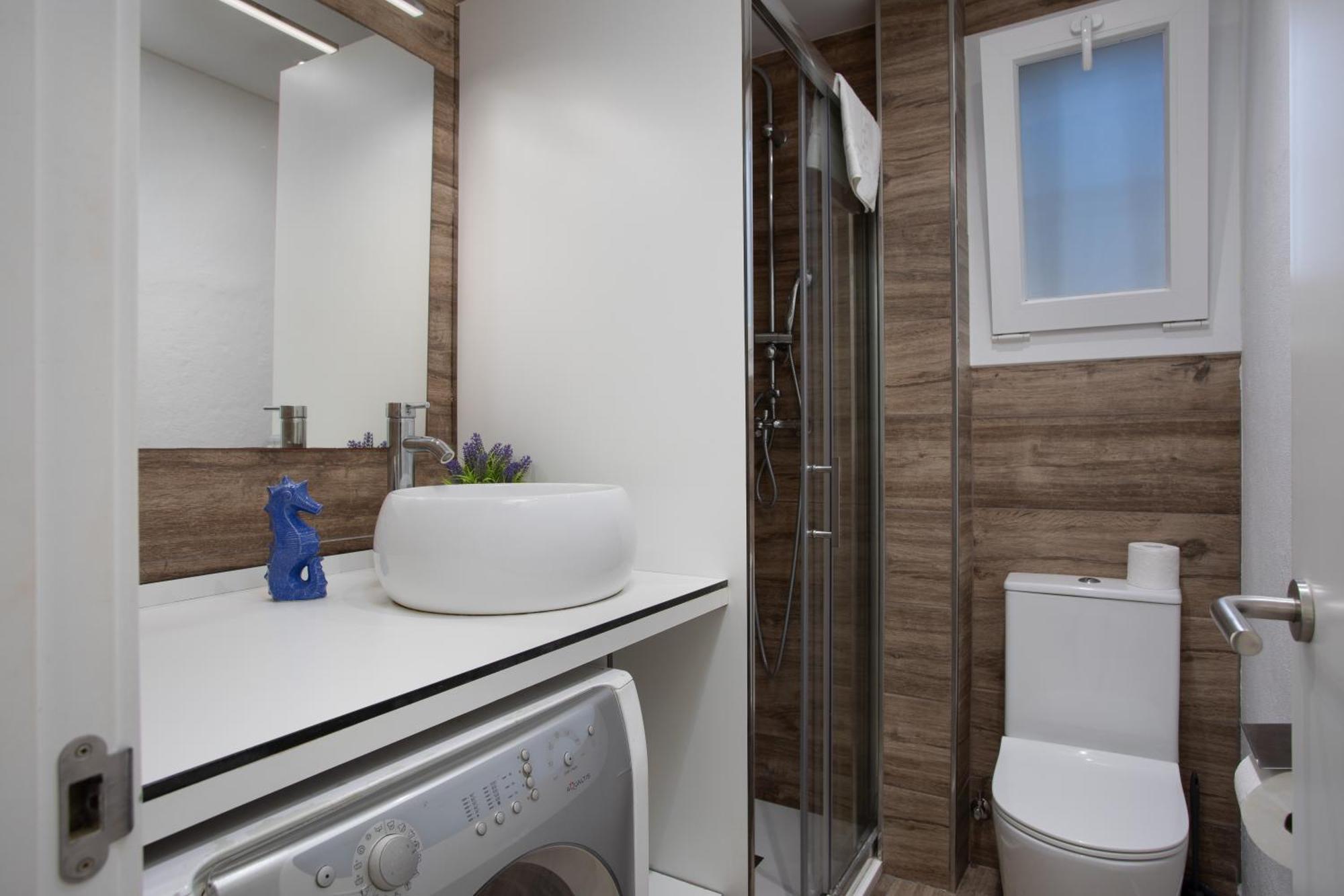 Apartamento Amb Piscina I Aparcament - Baixos Amb Jardinet *