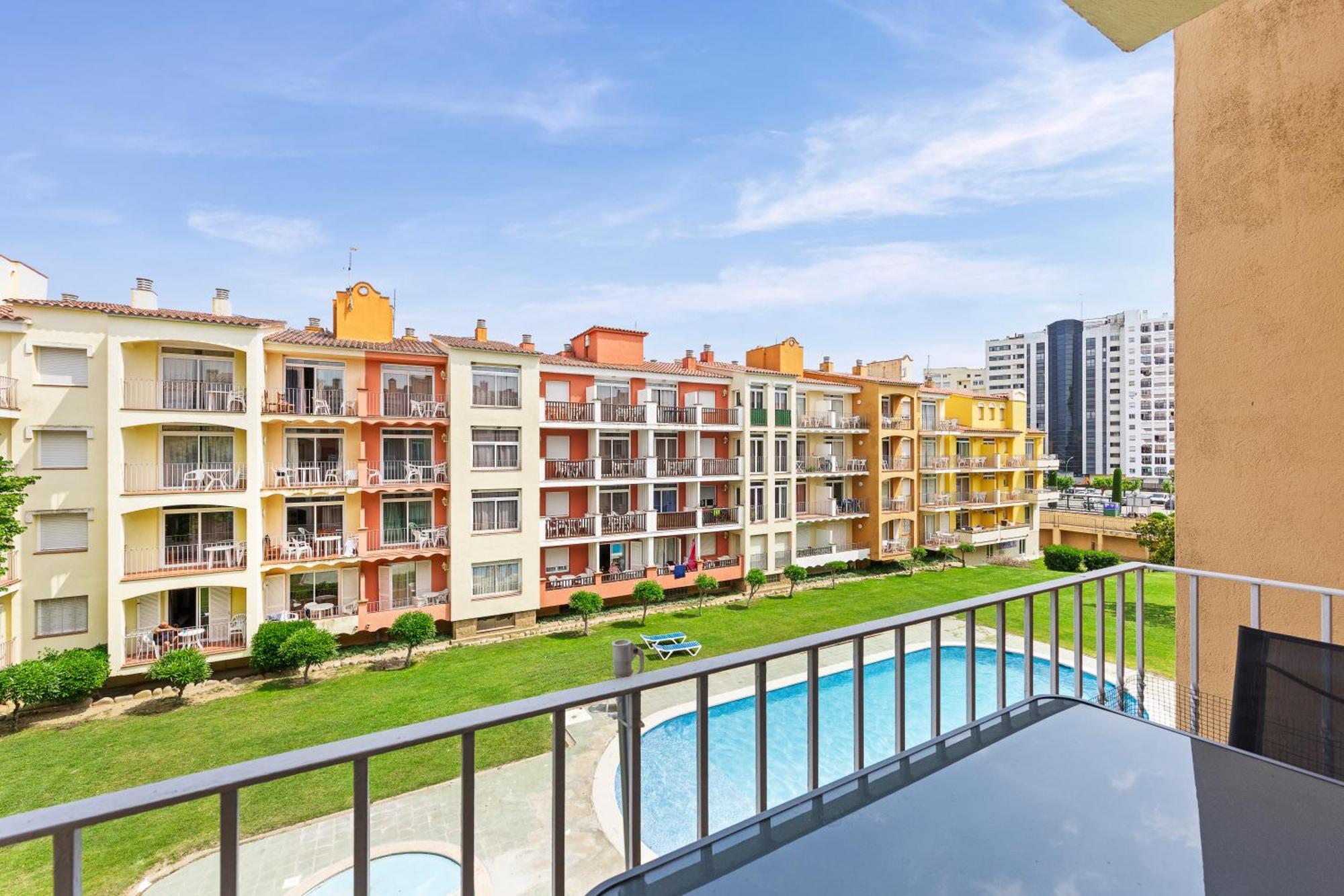 Apartment Con Piscina Y Terraza Cerca Del Mar