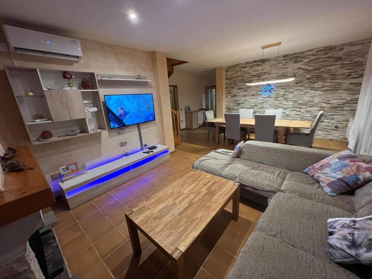 Casa Bellavista Con Piscina Privada En Caldes Costa Brava Сasa de vacaciones Caldes de Malavella