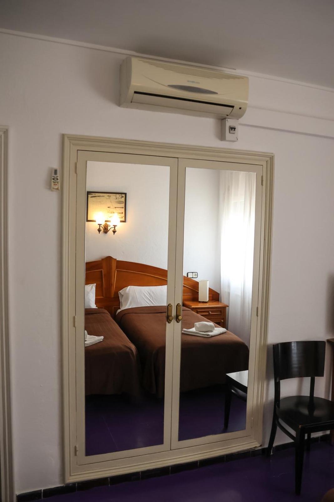 Nou Roser Hotel *