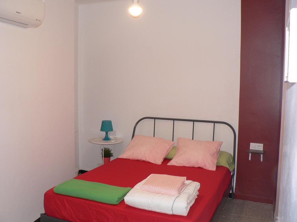Bed and breakfast Hostel Figueres