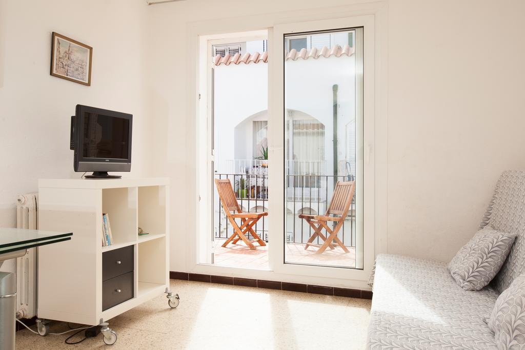 Akira Flats * Cadaqués
