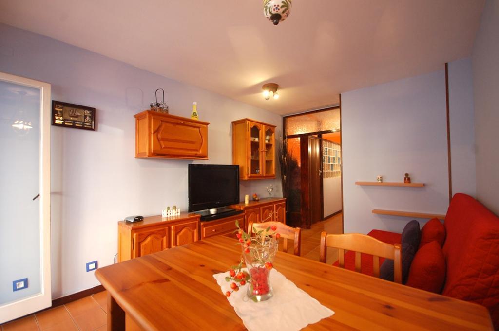 Lets Holidays Pool Terrace Apartment Tossa de Mar