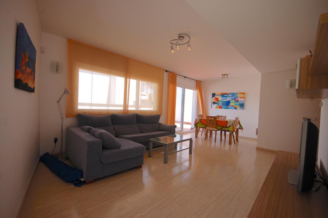 Lets Holidays Big Terrace House And 2 Parking