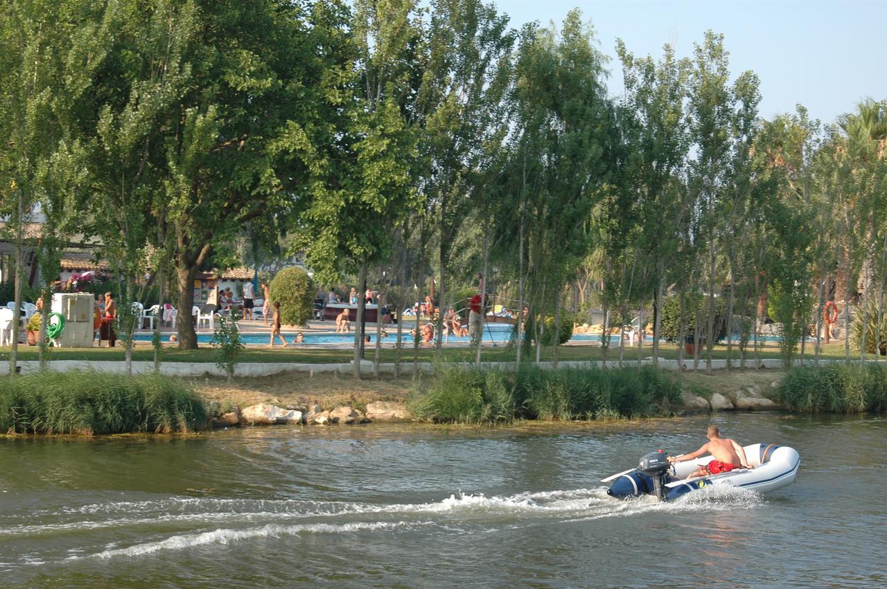 Apartment Camping Nautic Almata *