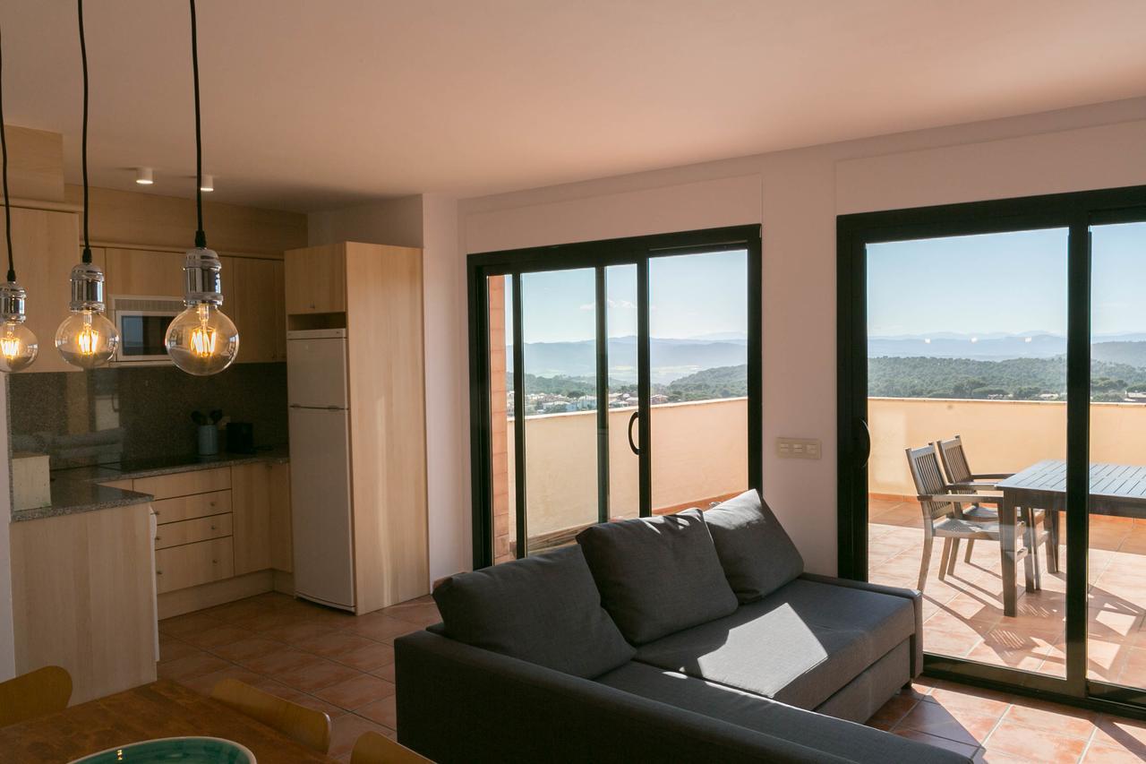 Apartamento 2 Bedroom Close To The Center Of Begur. Terrace And Panoramic Sea Views