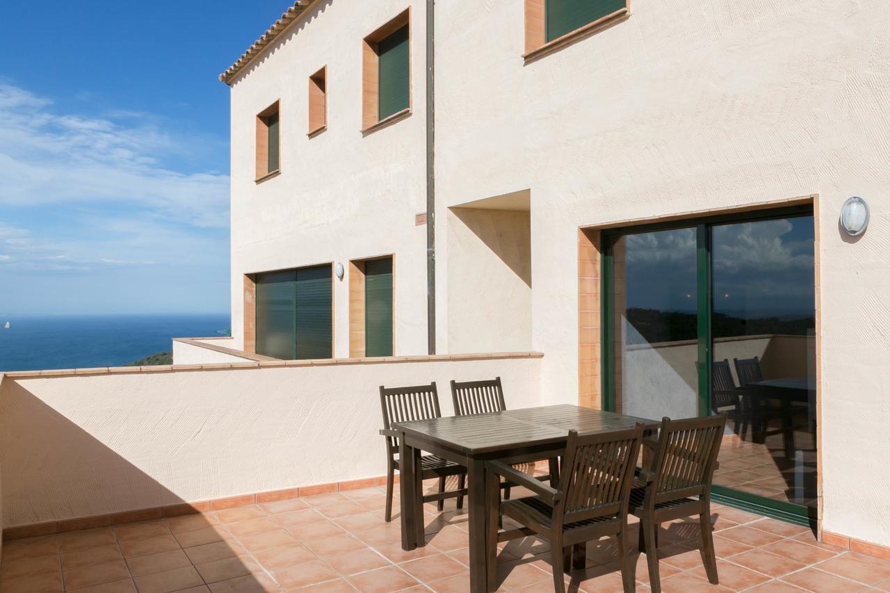 2 Bedroom Close To The Center Of Begur. Terrace And Panoramic Sea Views