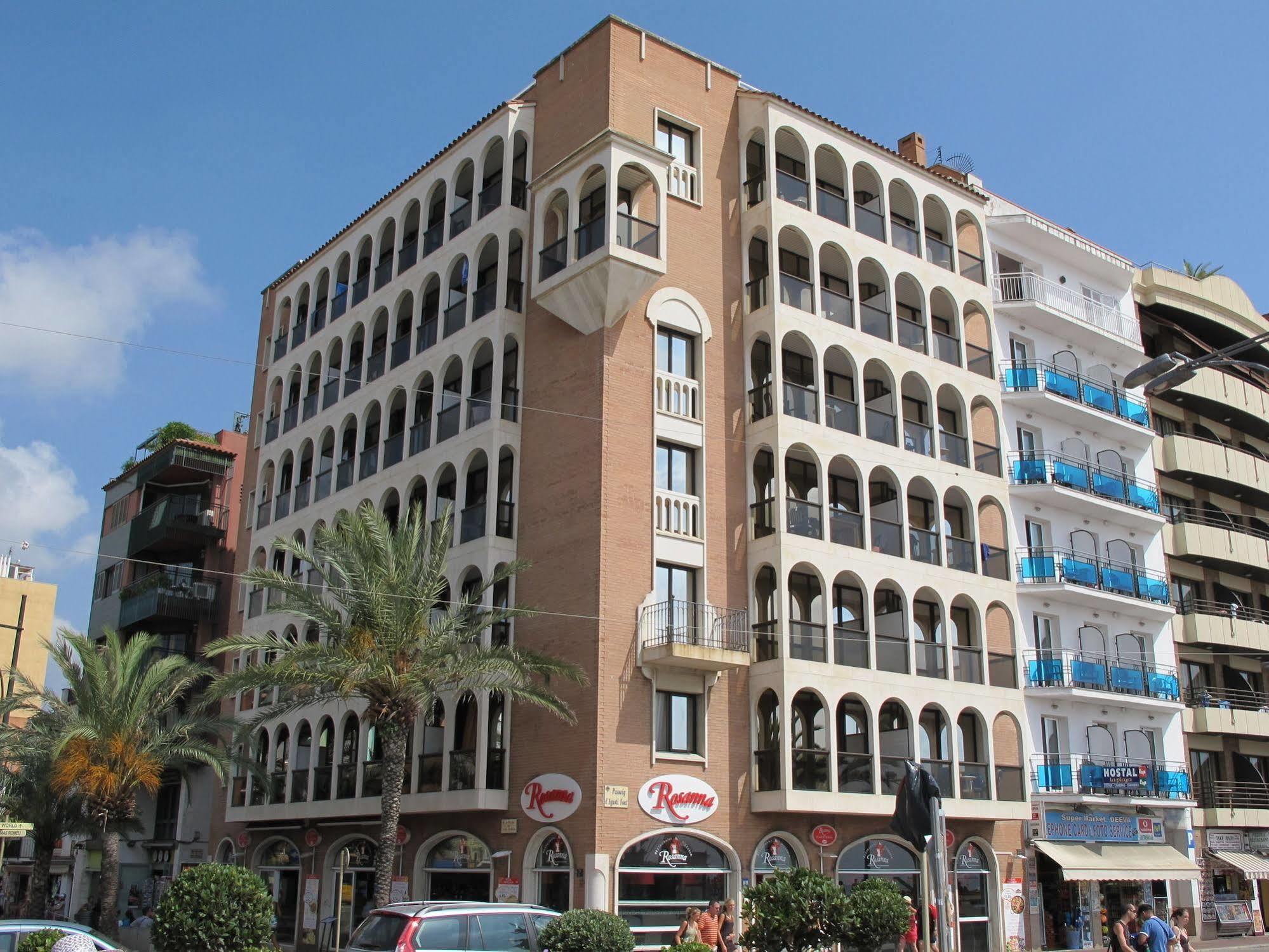 Rosanna Apartment