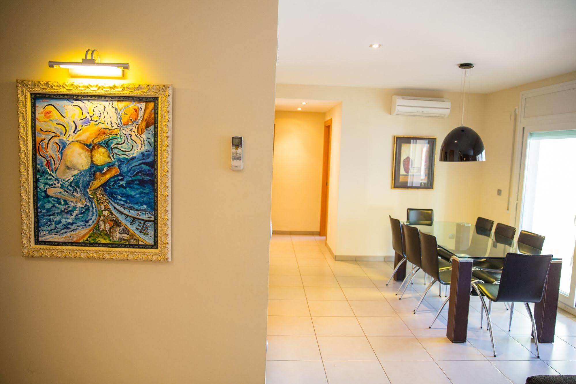 Agi Drugstore Apartamento Rosas